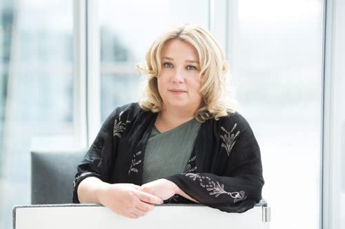 Gail Honeyman - Eleanor Oliphant Is Completely Fine | Women's Literary Fiction Paperback