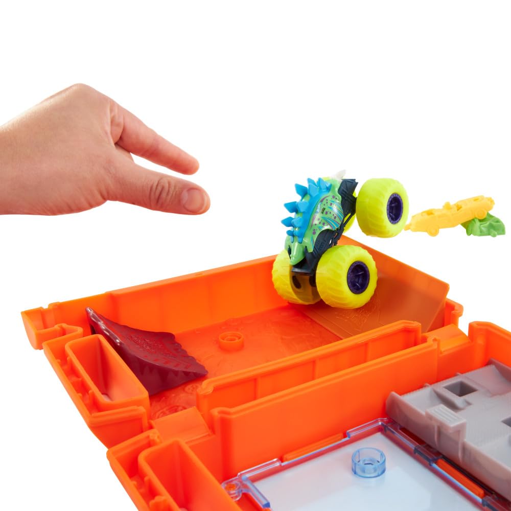 Hot Wheels Monster Trucks Fuel N' Go Gas Can Playset - 1:64 Scale Action Vehicle Set for Kids 4