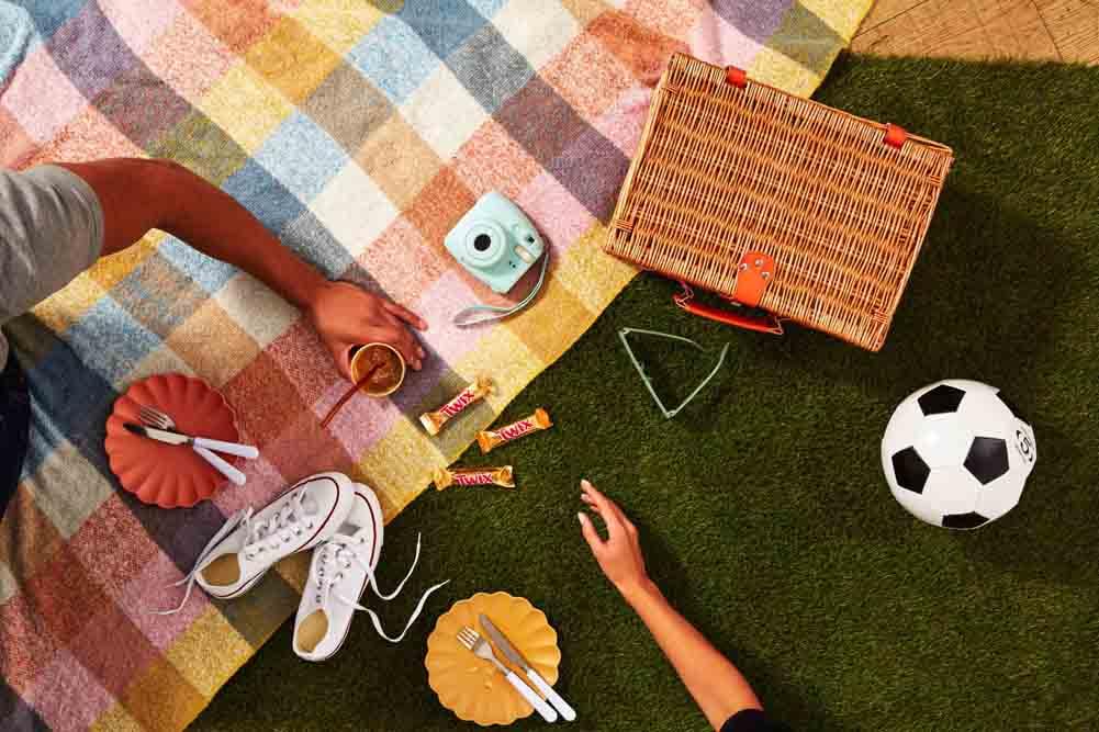 Twix, Mars, Skittles Variety Pack - Chocolate and Sweets Gift Box, 600g 9