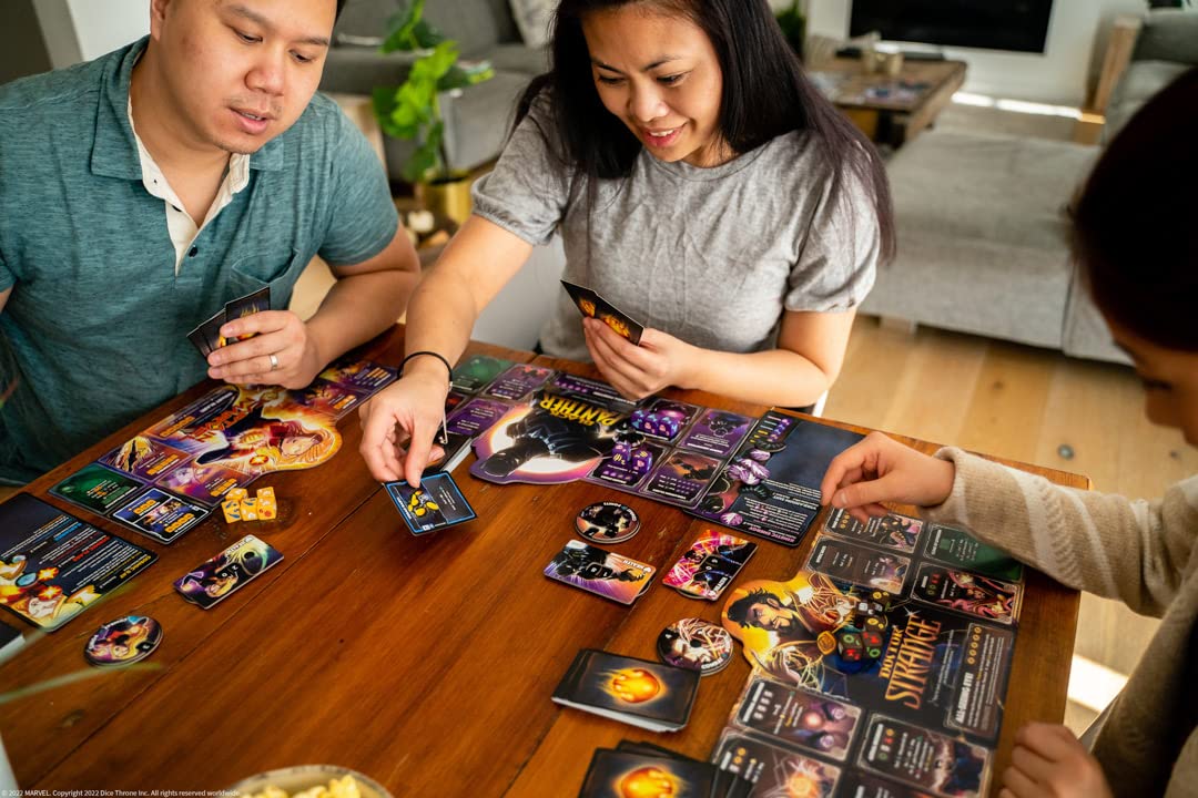 USAopoly Marvel Dice Throne - Captain Marvel vs Black Panther Board Game 3