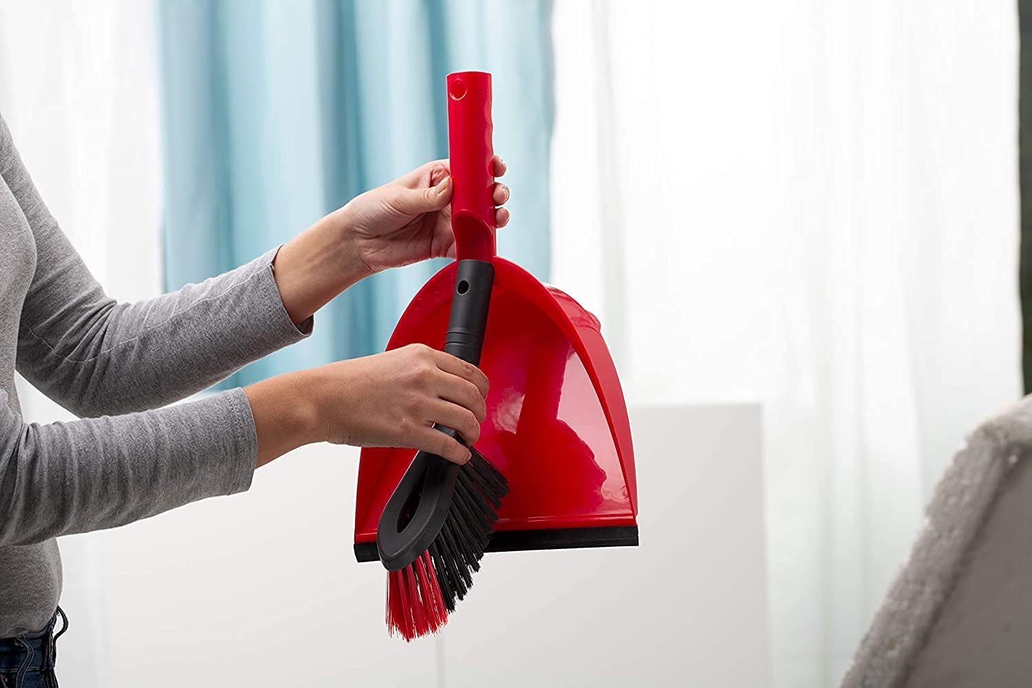 Vileda - 2-in-1 Dust Pan & Brush Set with Ergonomic Design and Rubber Lip 4