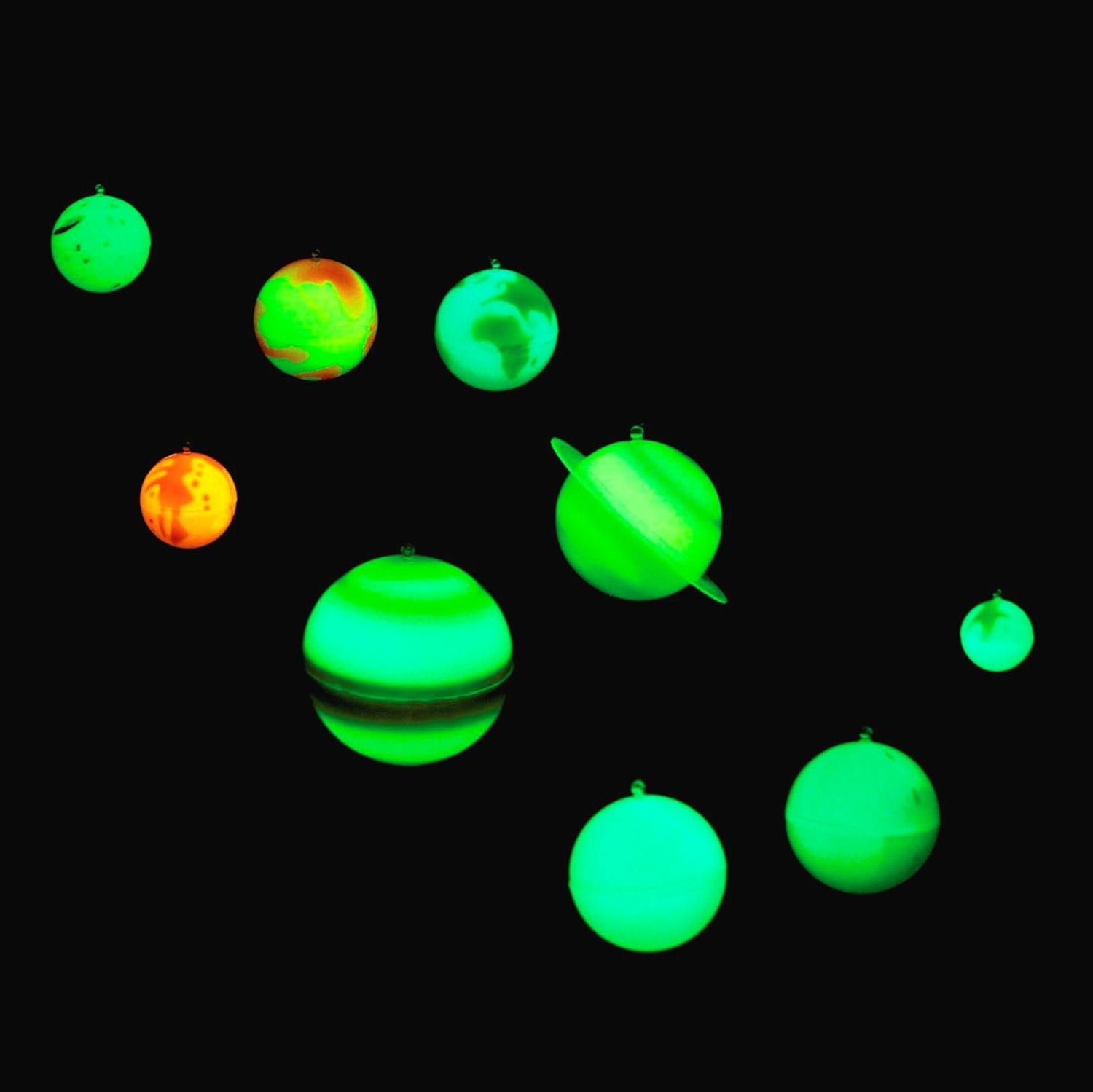 CRE-19862 - 3-D Solar System Glow in the Dark Planet Kit