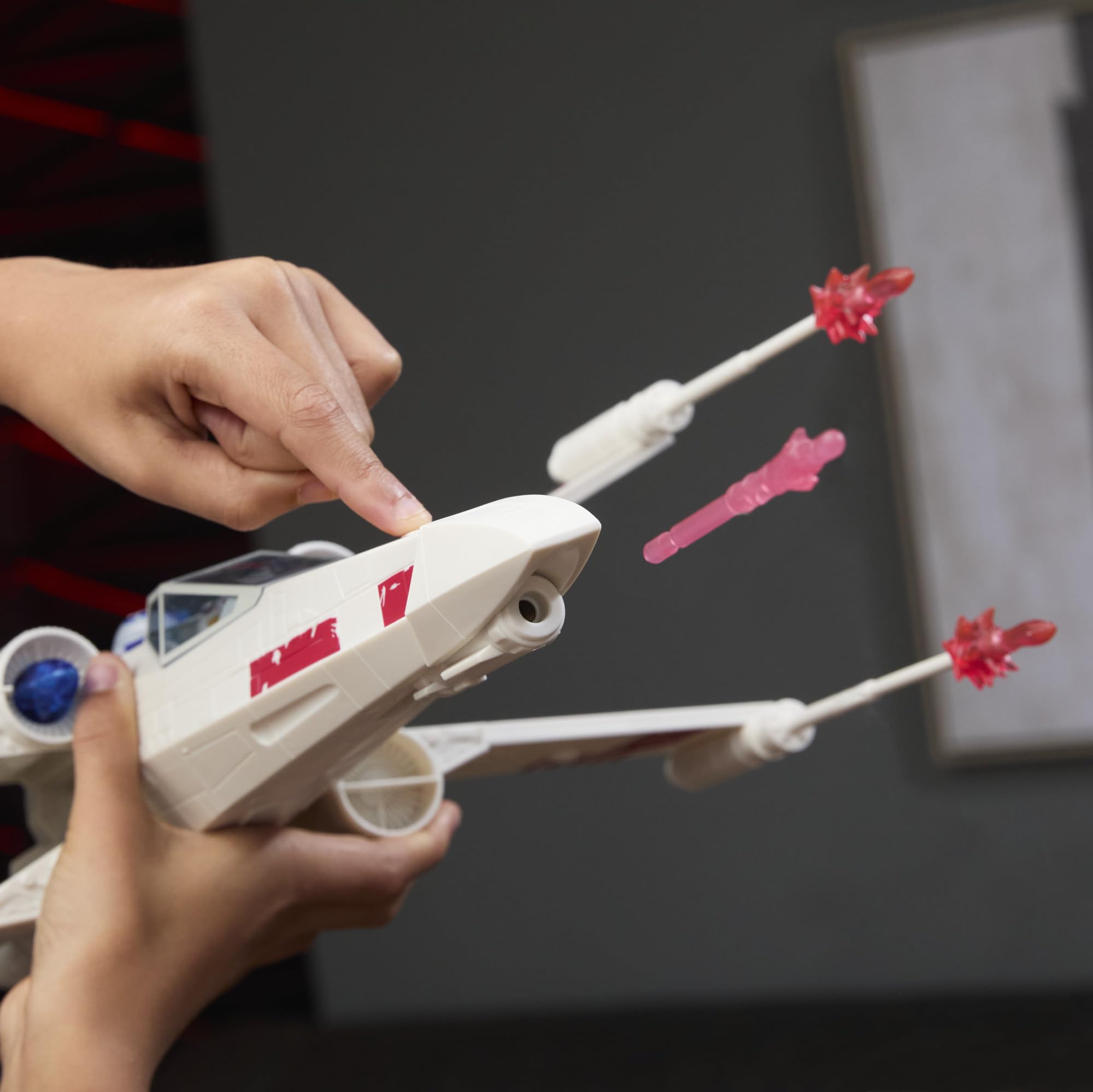 Star Wars Luke Skywalker's Force Strike X-wing Playset - 14-inch Vehicle with Action Figure & Projectile Launch