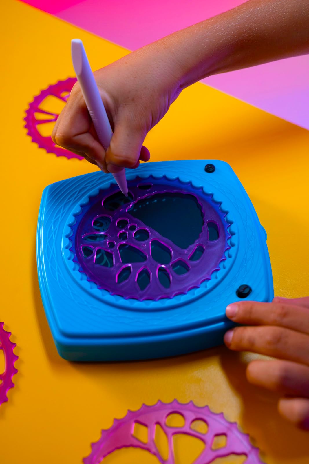 Spirograph Electronic Doodle Pad - Draw & Erase Multicolour Designs 6
