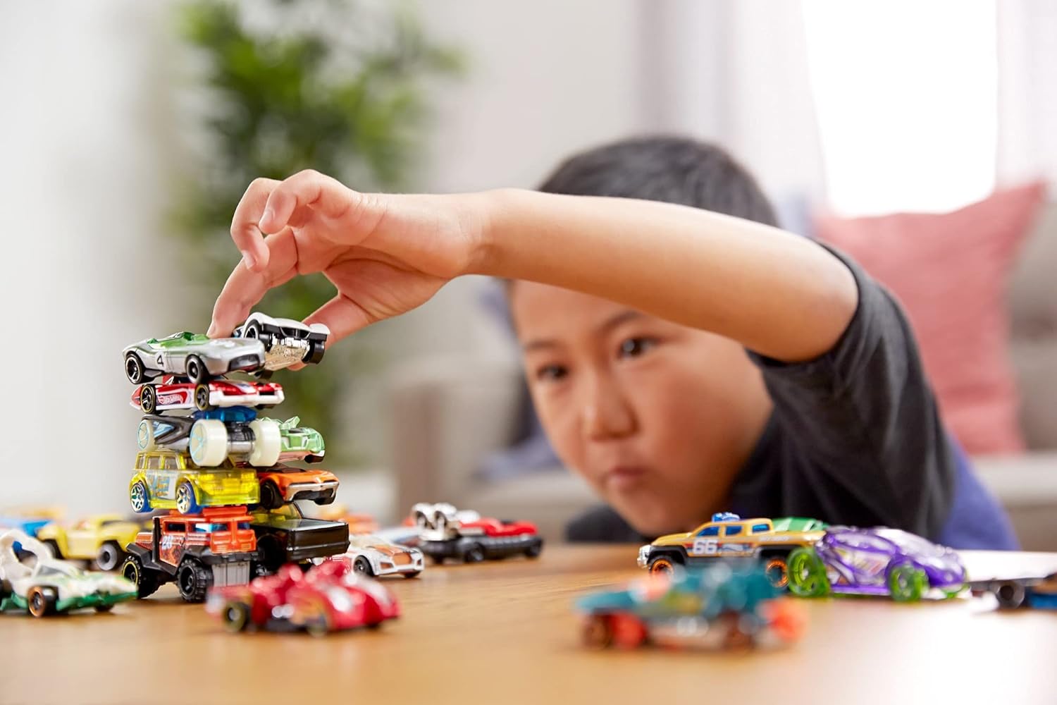 Hot Wheels 5 Car Gift Pack - 1:64 Scale Die-Cast Vehicles for Kids 3+ 6