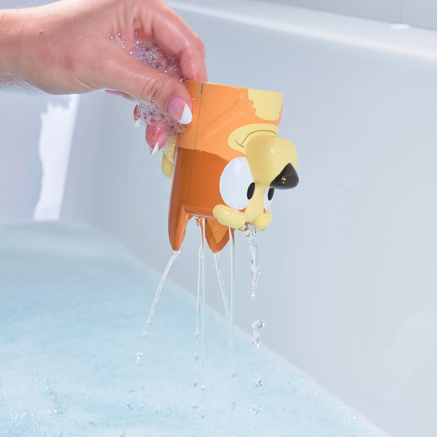 TOMY Toomies Bluey Splash and Float Bingo - Bath Toy Cup with Water Wheel for 18 Months+