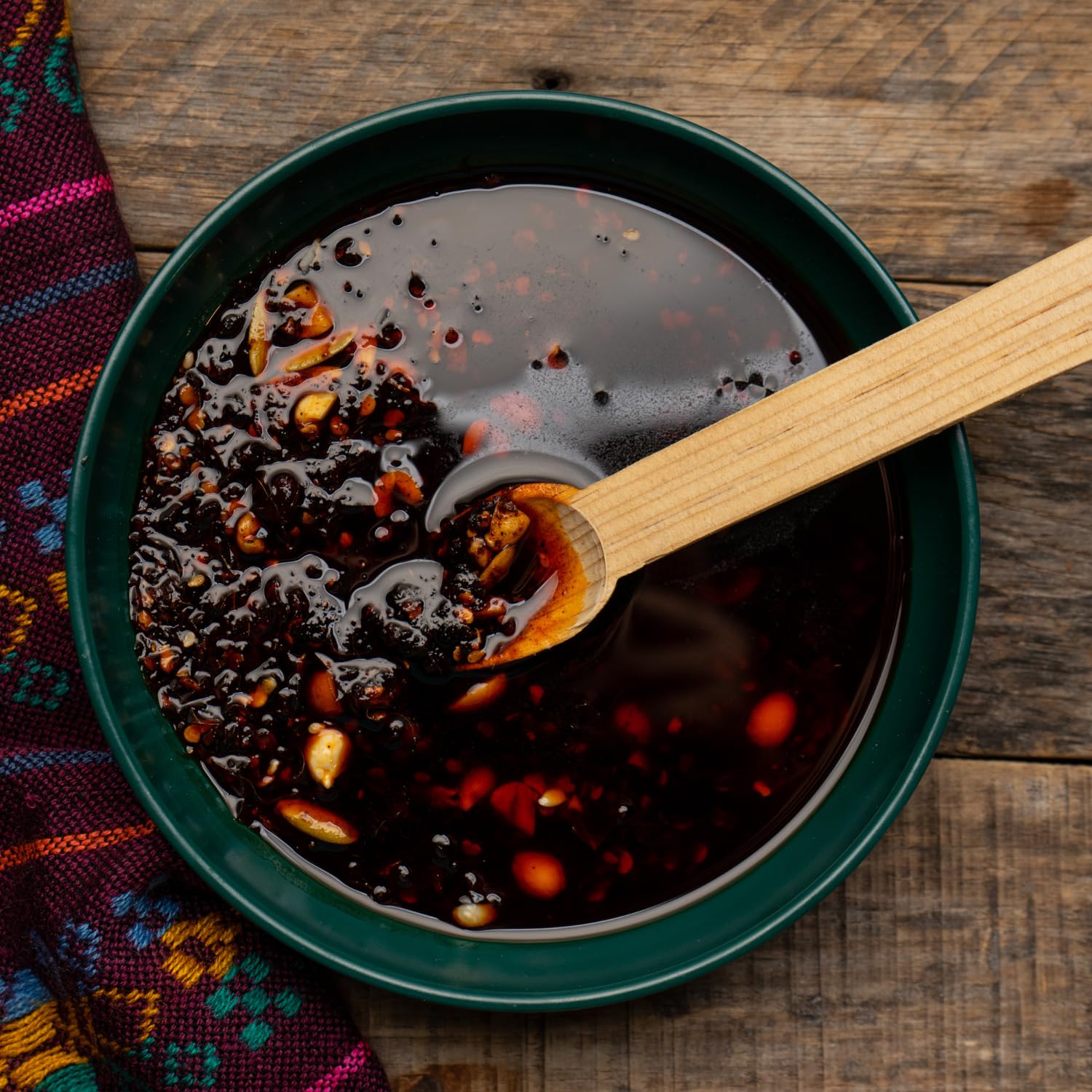 Laoganma Peanuts in Chilli Oil, 275 g 8