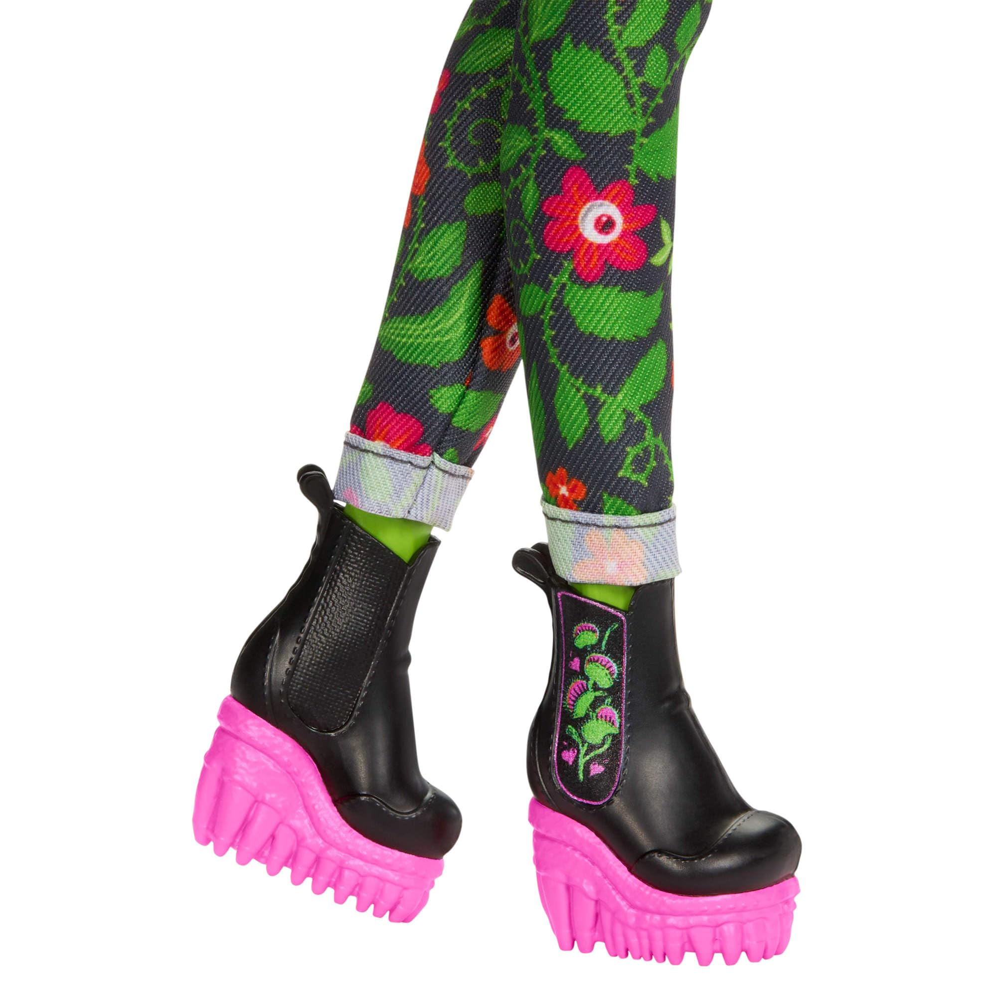 Monster High Fearbook Venus McFlytrap Doll & Accessories Set - Green Floral Overalls, Gardening Playset for Kids 4-10