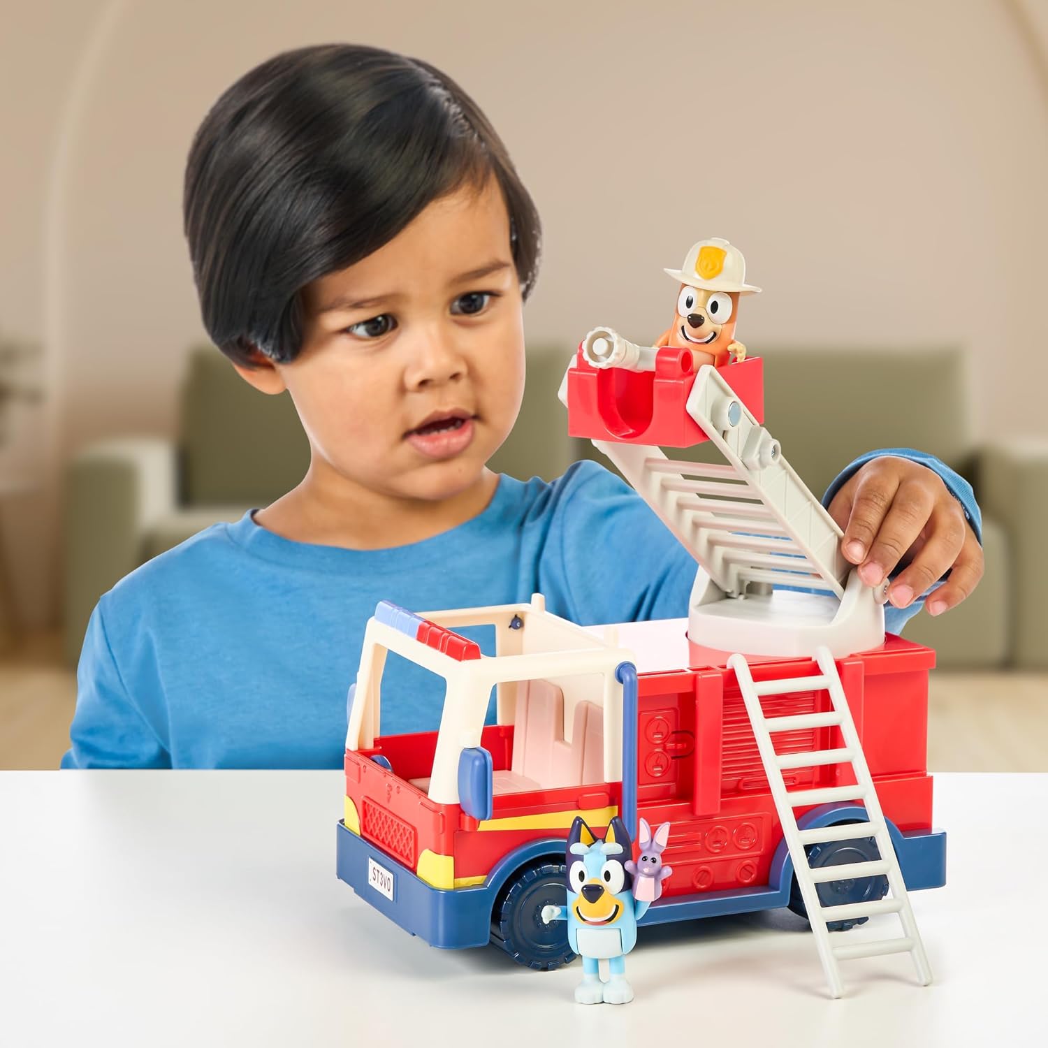 Bluey Firetruck Playset - Includes Firefighter Bingo & Bob Bilby, Ages 3+ 4