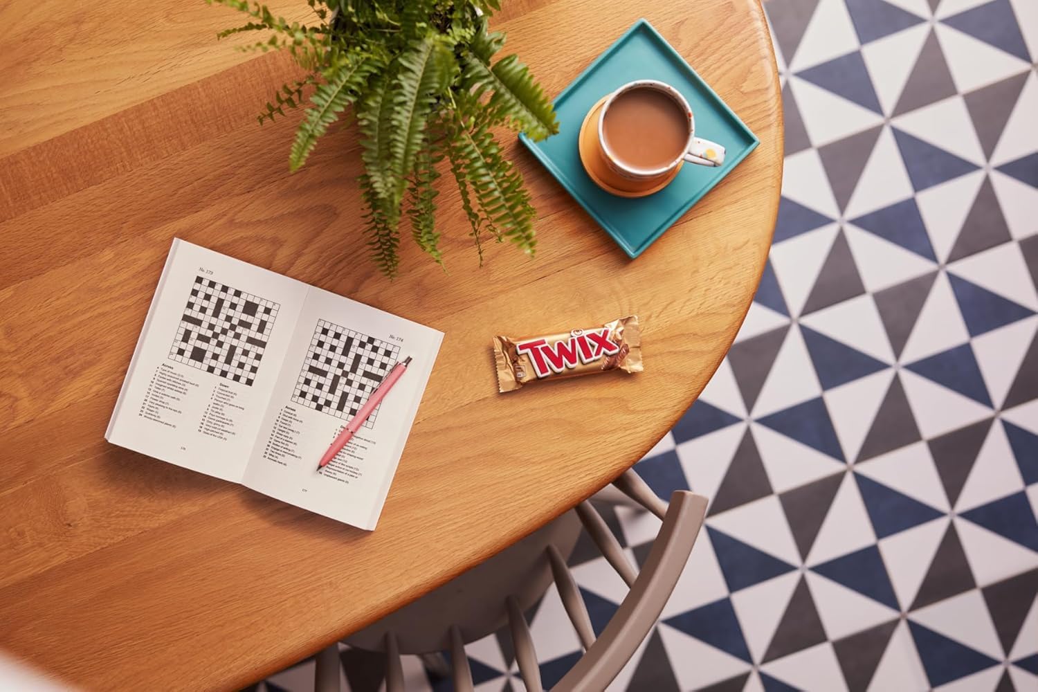 Twix - Xtra Salted Caramel Chocolate Biscuit Twin Bar, 75g 3