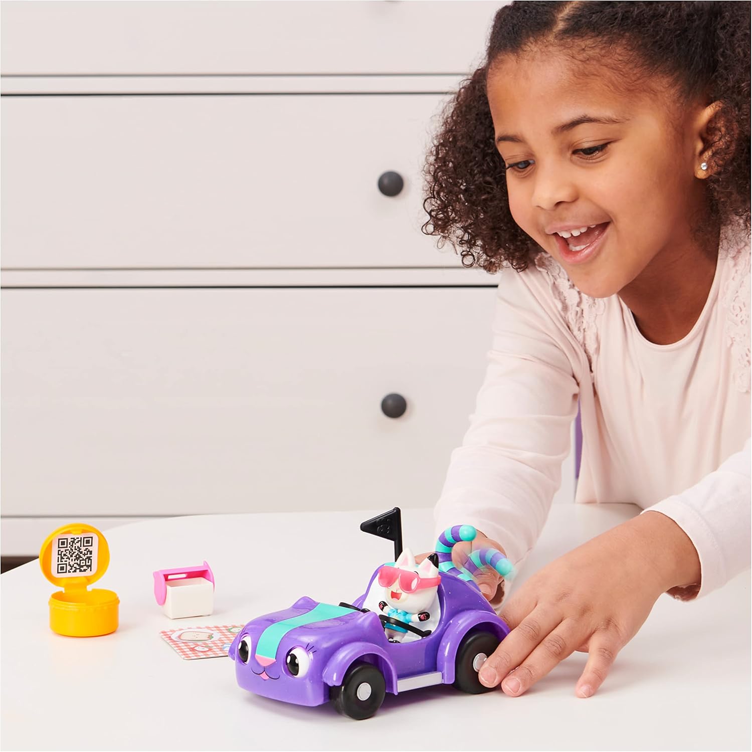 Gabby's Dollhouse Carlita Car with Pandy Paws Figure & Picnic Playset - Interactive Vehicle for Kids 3+ 6