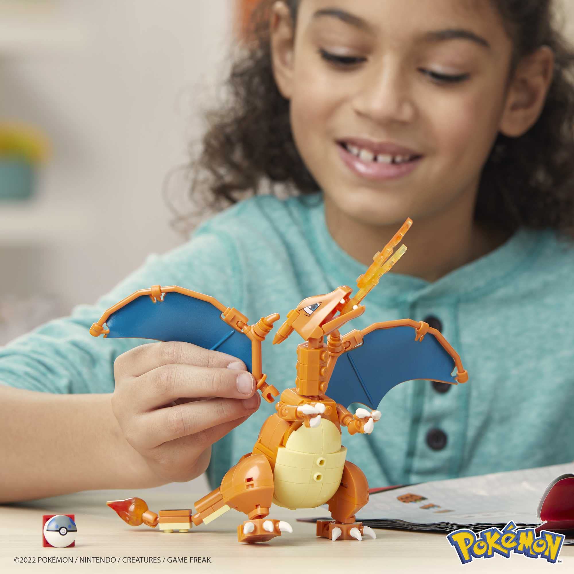 Mega Construx Pokémon Charizard - Buildable & Poseable Action Figure for Ages 6+ 12