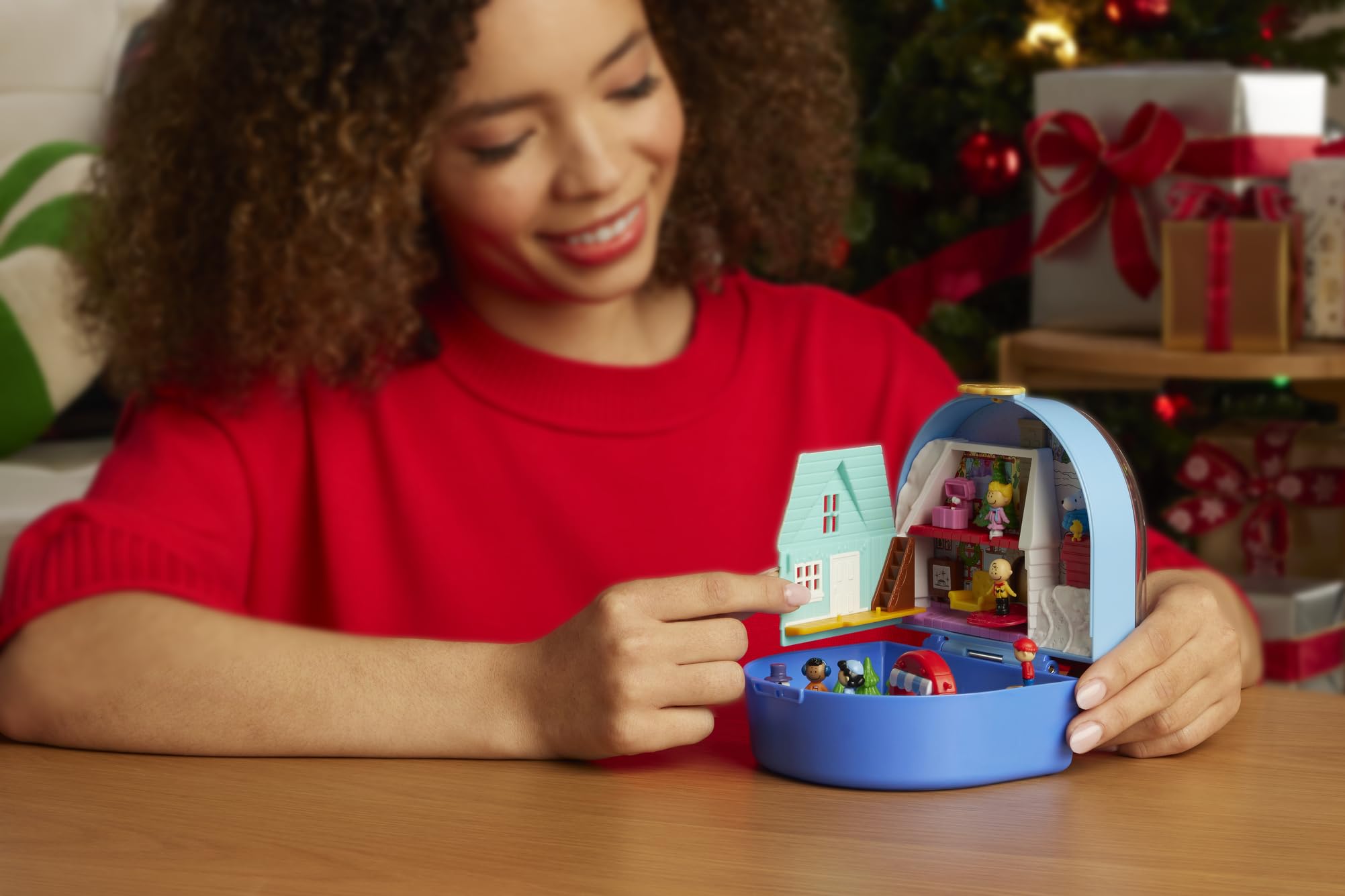 Polly Pocket x Peanuts Collector Compact - 7 Themed Micro Doll Playset for Kids 4+ 4