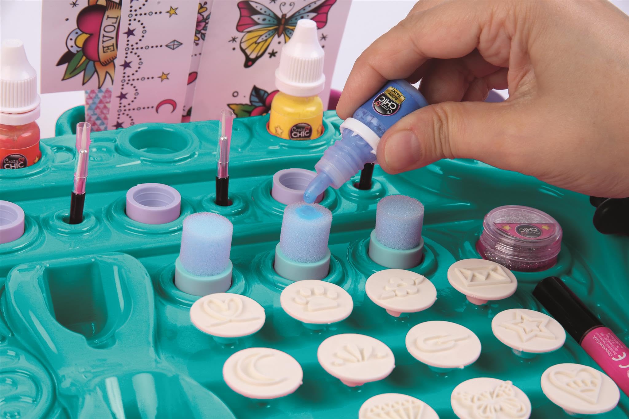 Clementoni Crazy Chic Studio Temporary Tattoo Kit for Kids with Stencils and Body Art Tools 6