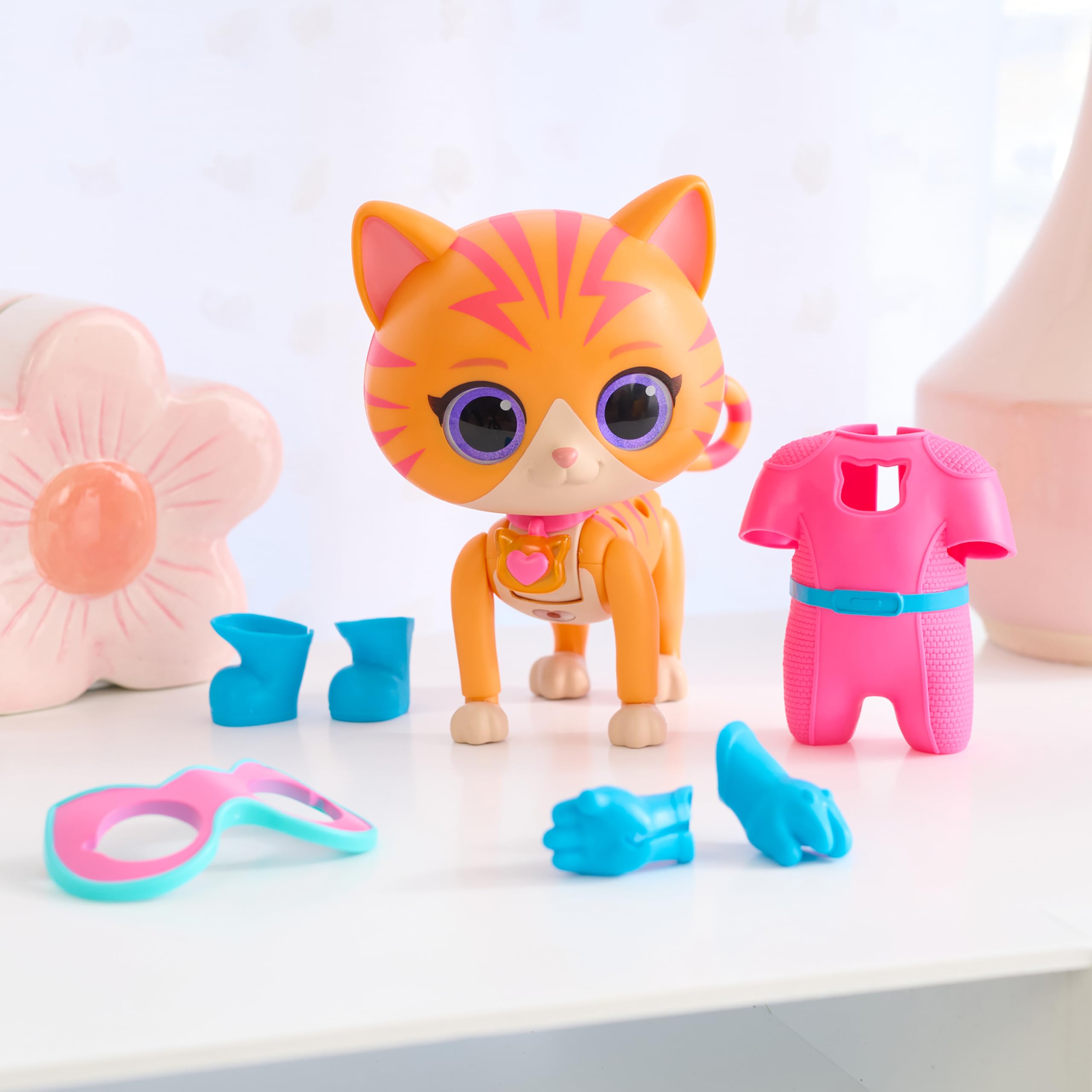 SuperKitties Cat-Tastic Transforming Ginny - Interactive Light-Up Action Figure for Kids 5