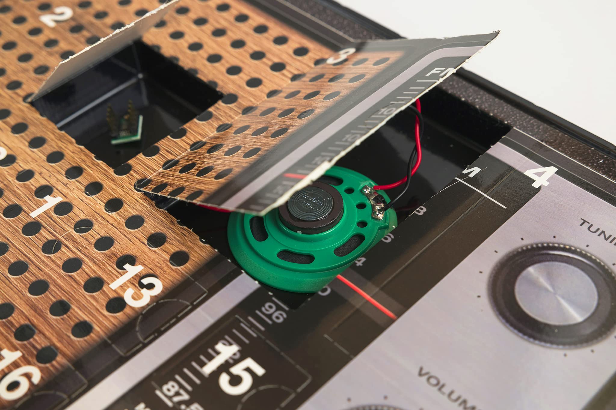 EIGHT Advent Calendar Kit - Build Your Own Retro Radio - 12 Years and Up 3