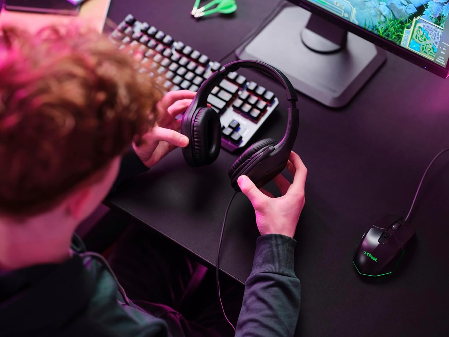 Trust GXT 415 Zirox Lightweight Gaming Headset with 50mm Drivers for PC, PS4, PS5, Xbox, Switch 11