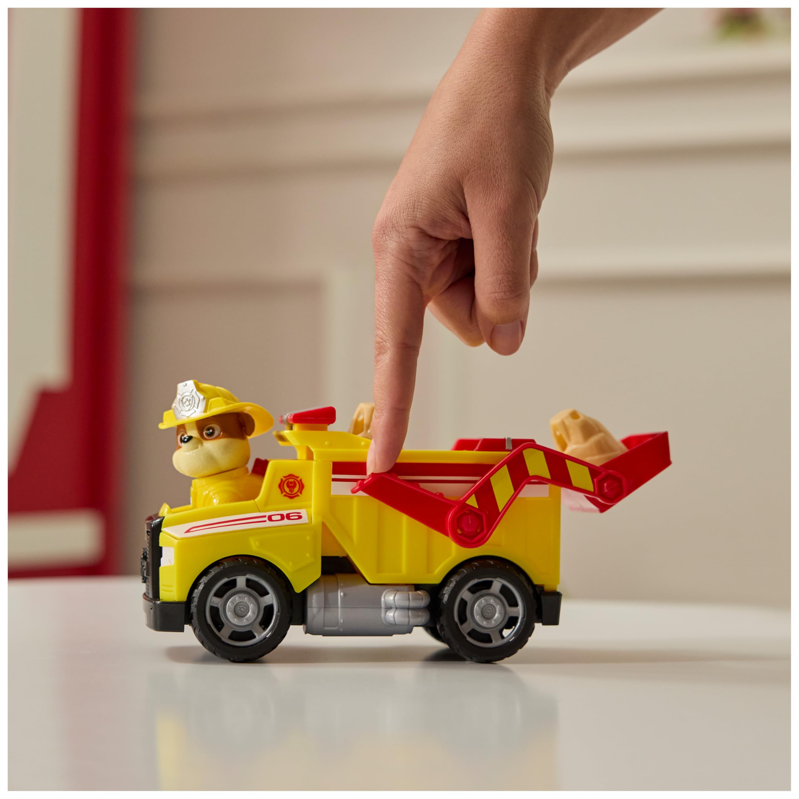 PAW Patrol Rubble Rescue Fire Dump Truck with Action Figure and Projectiles - Fire Rescue Playset for Kids 6