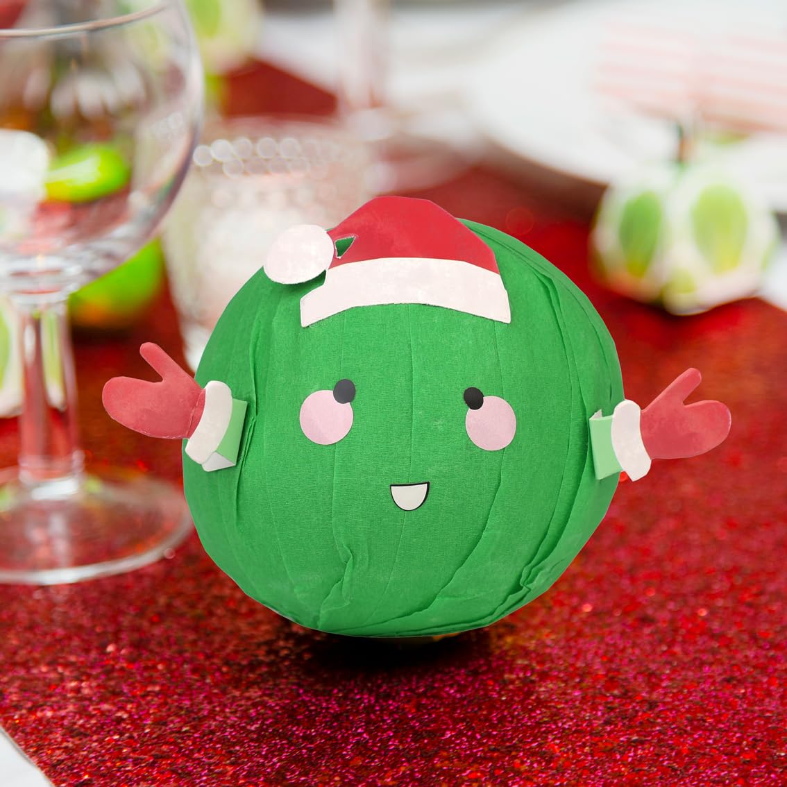 Talking Tables Sprout Wonderball Pass the Parcel Christmas Kids Game with 12 Jokes & Mini Surprises