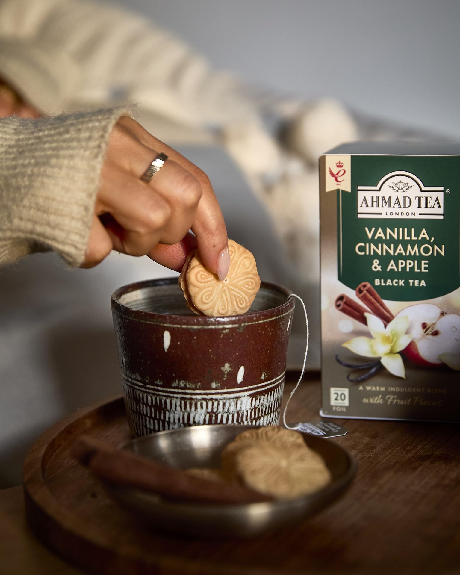 Ahmad Tea Fruit Black Tea - Vanilla, Cinnamon & Apple | 20 Teabag Sachets | 76g