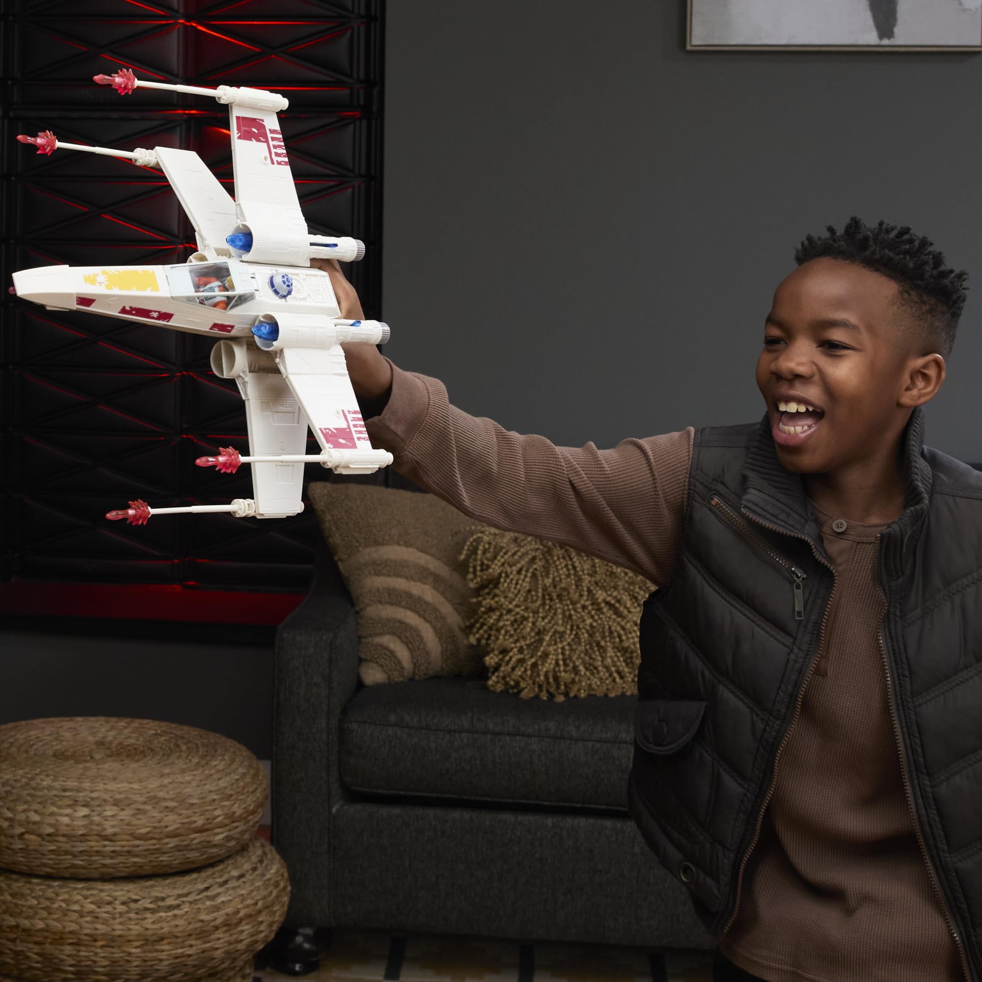 Star Wars Luke Skywalker's Force Strike X-wing Playset - 14-inch Vehicle with Action Figure & Projectile Launch 5