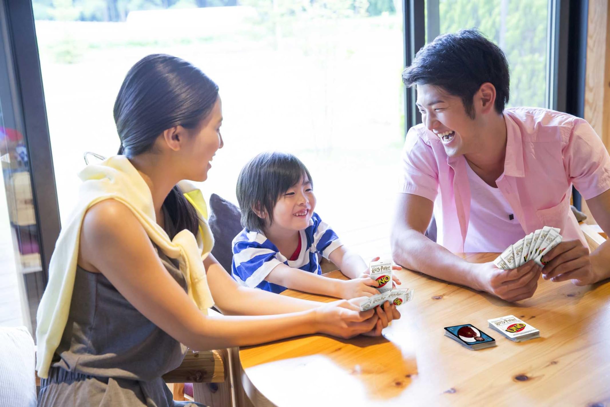 Mattel Games UNO Harry Potter Card Game - 112 Cards | 2-10 Players | Ages 7+ | FNC42