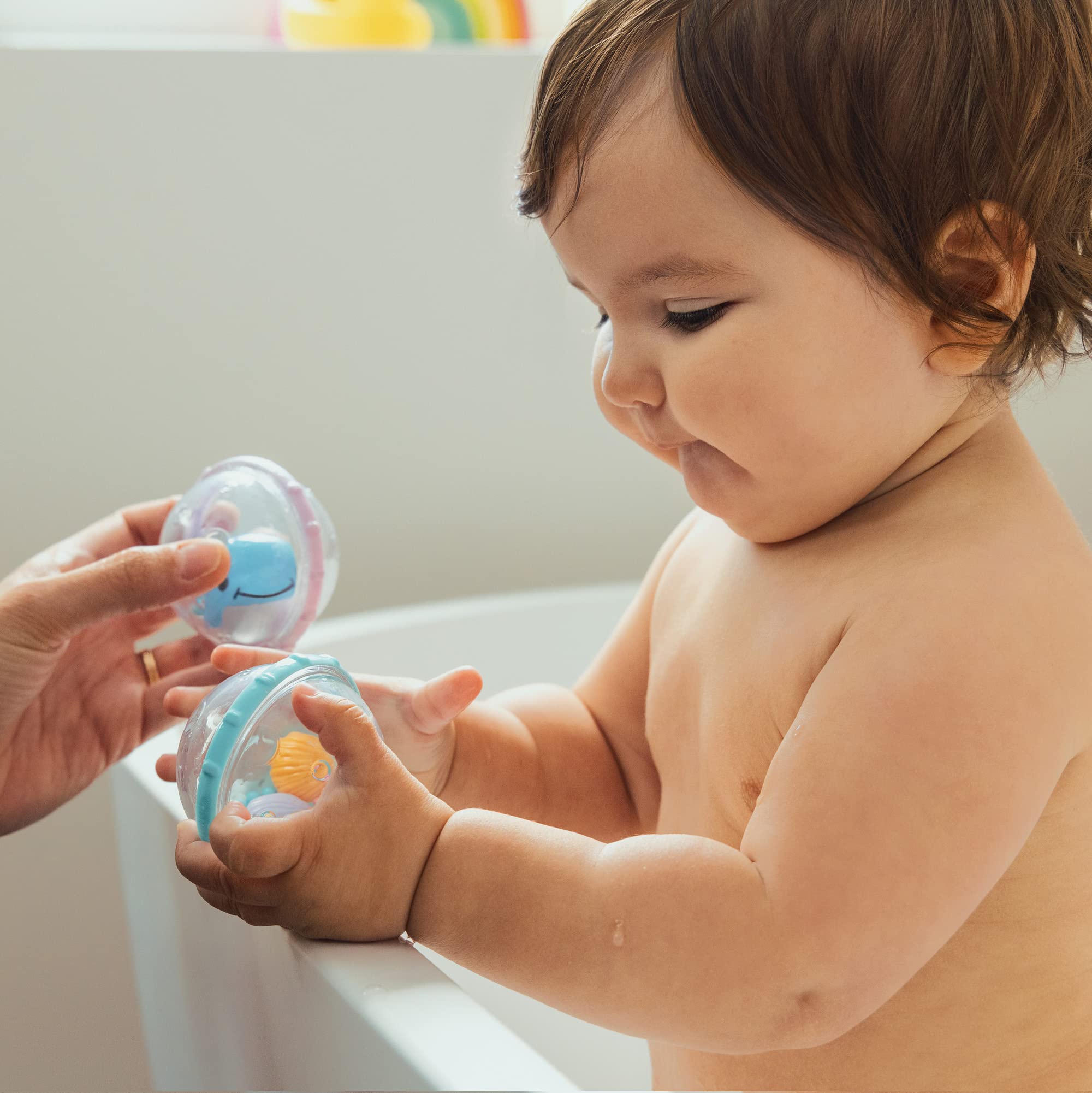Munchkin Float and Play Bubbles Bath Toy - Floats, Spins, Rattles for Babies 3M+ 6