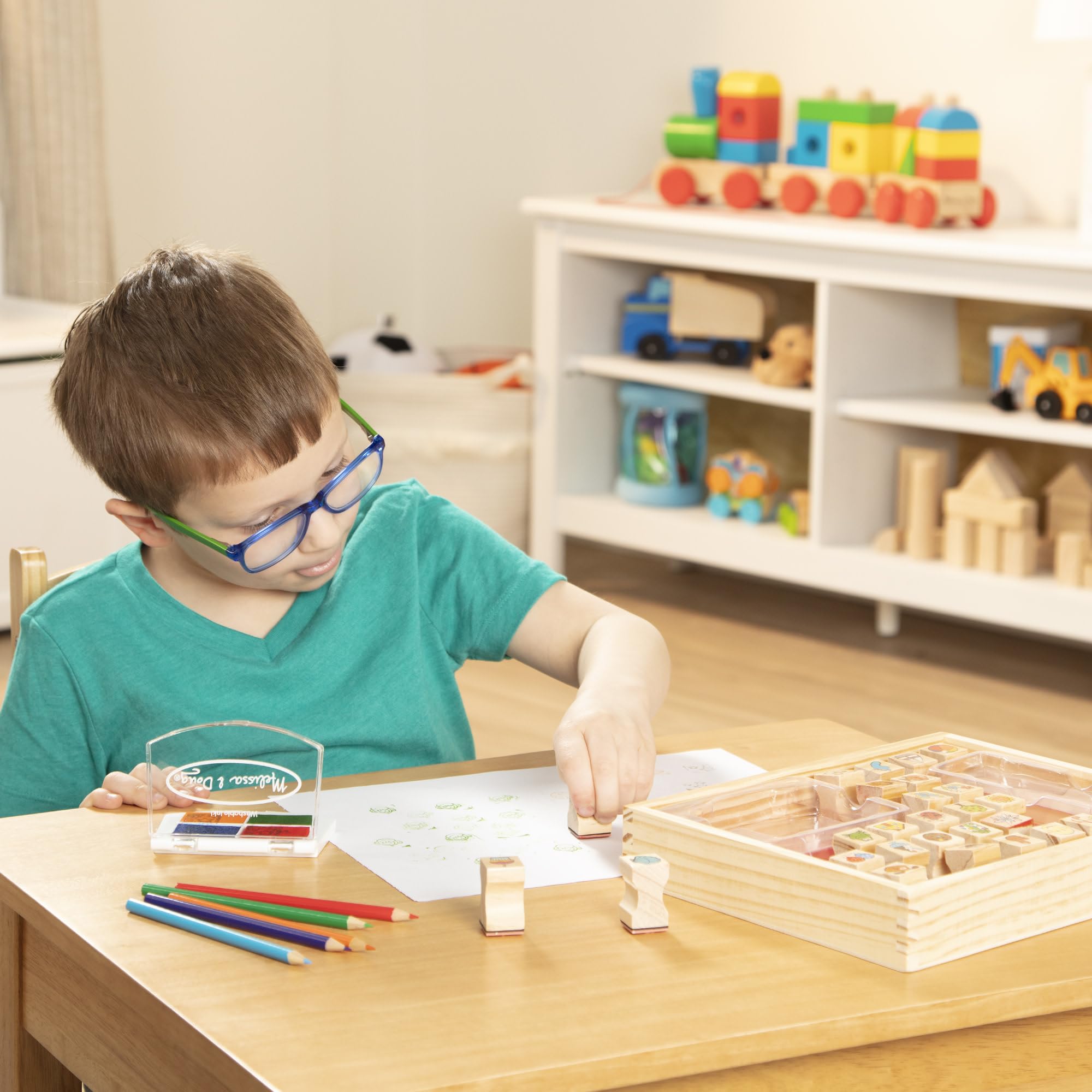 Melissa & Doug Favourite Things Stamp Set - 32-Piece Wooden Stamp Kit with Colored Pencils & Washable Ink Pad for Kids 4+ 12