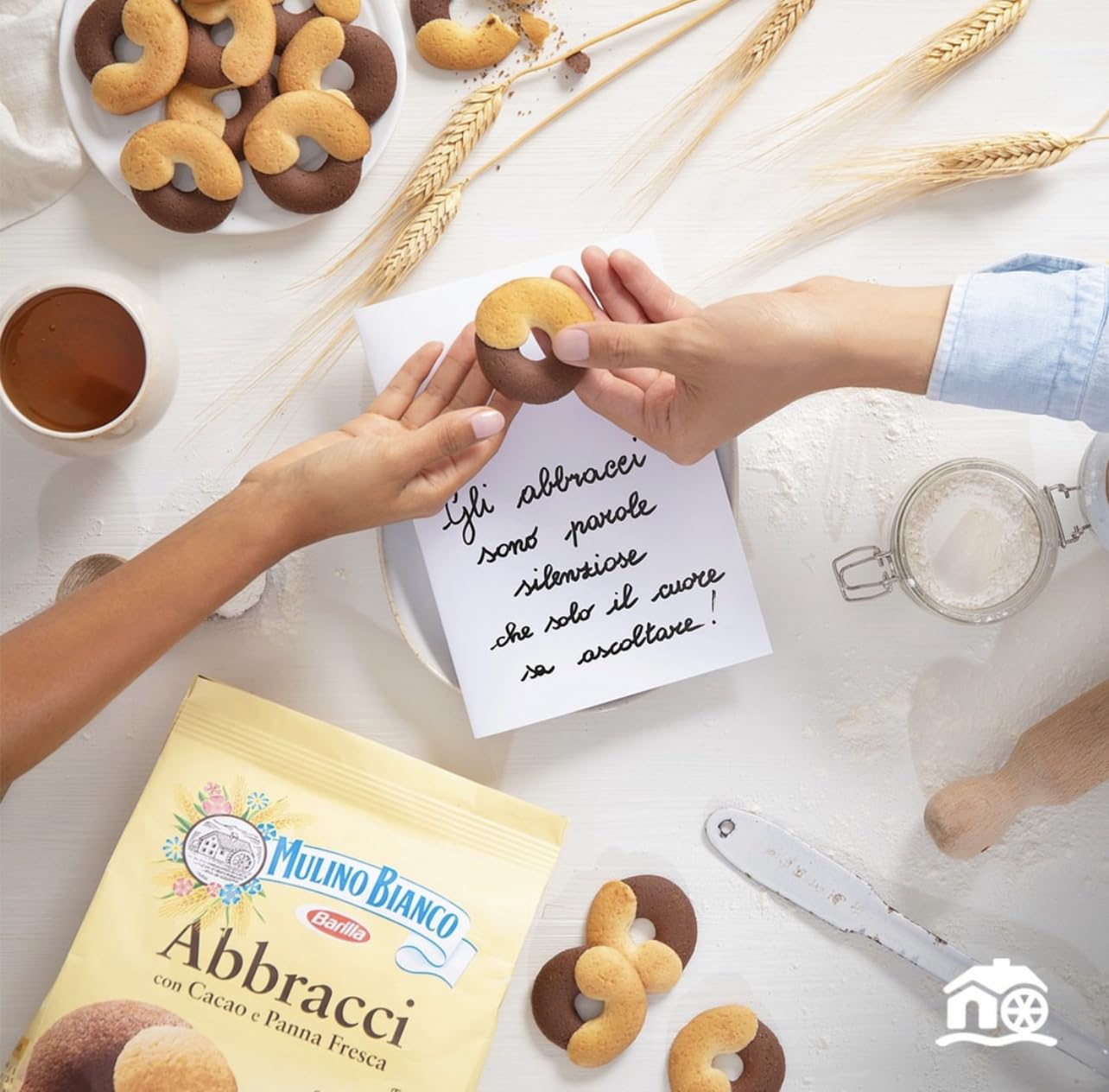 Mulino Bianco Abbracci Cream and Cocoa Filled Biscuits, 350 g 5