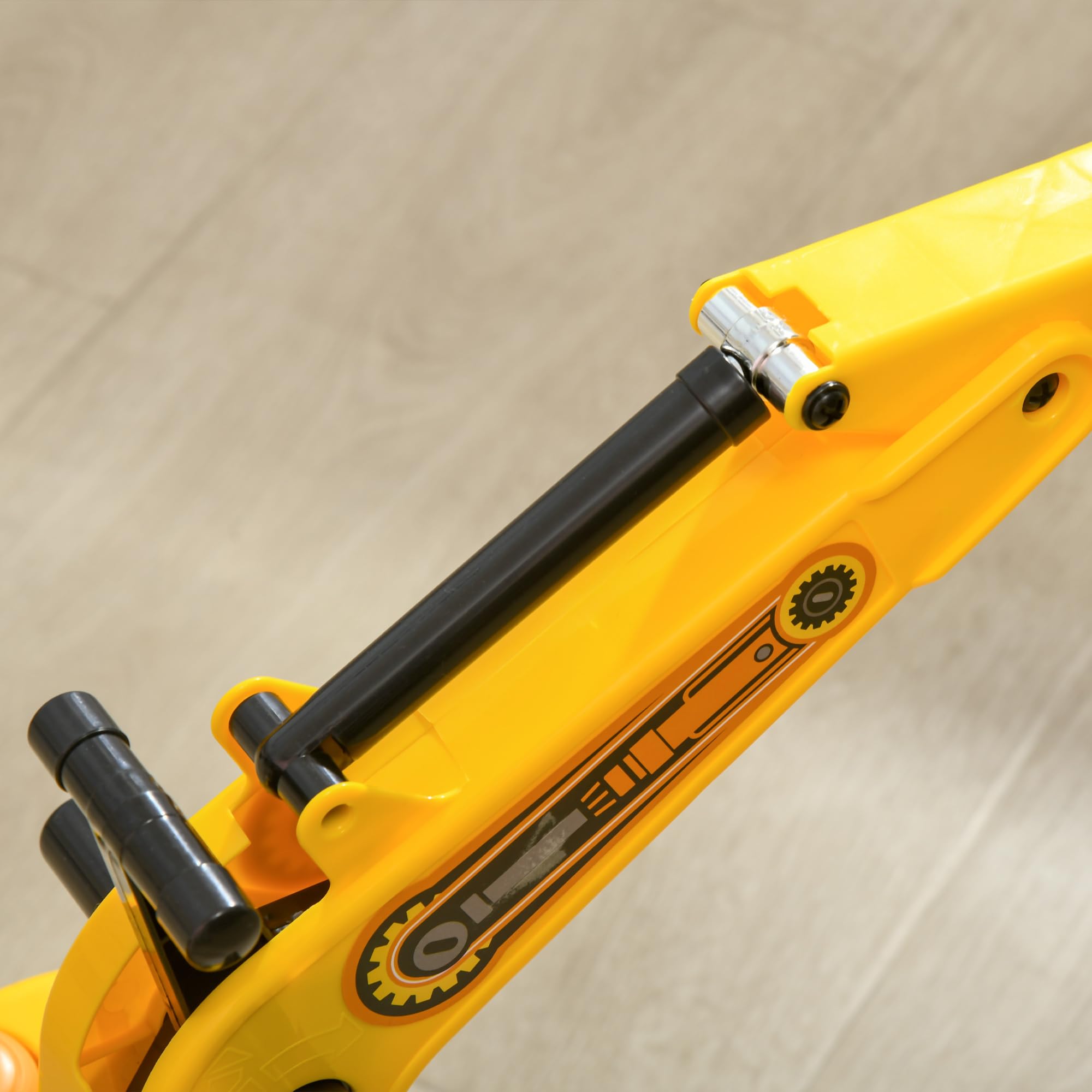 HOMCOM Ride On Tractor Digger Toy with Adjustable Arm | Ages 18-48 Months | Yellow 9