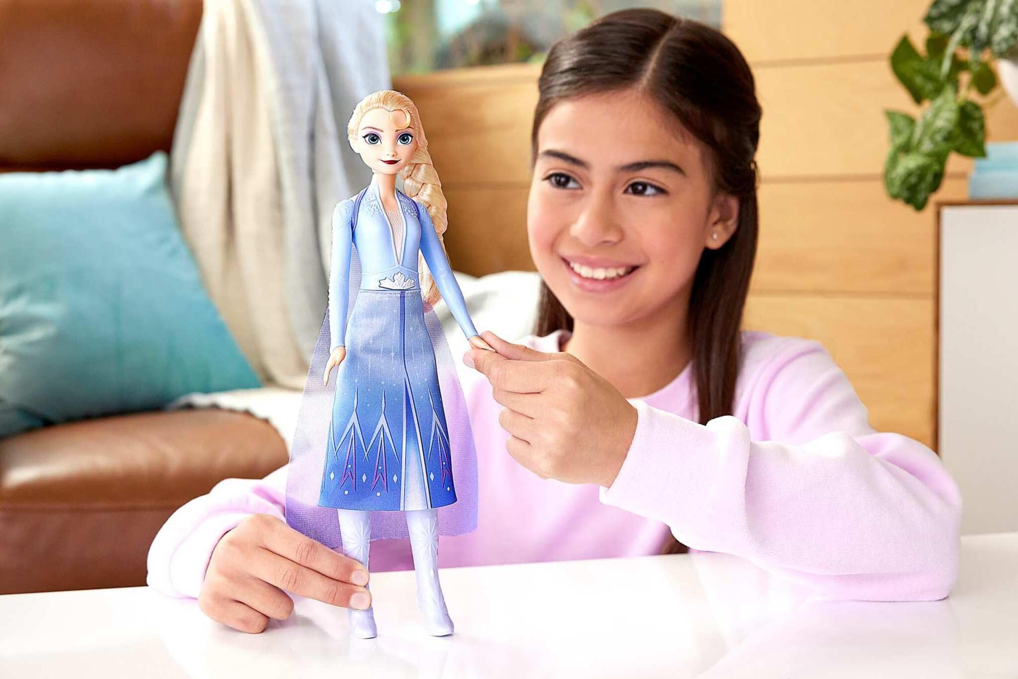 Mattel Disney Frozen 2 Singing Elsa Fashion Doll | Multilingual Sound | Ages 3+