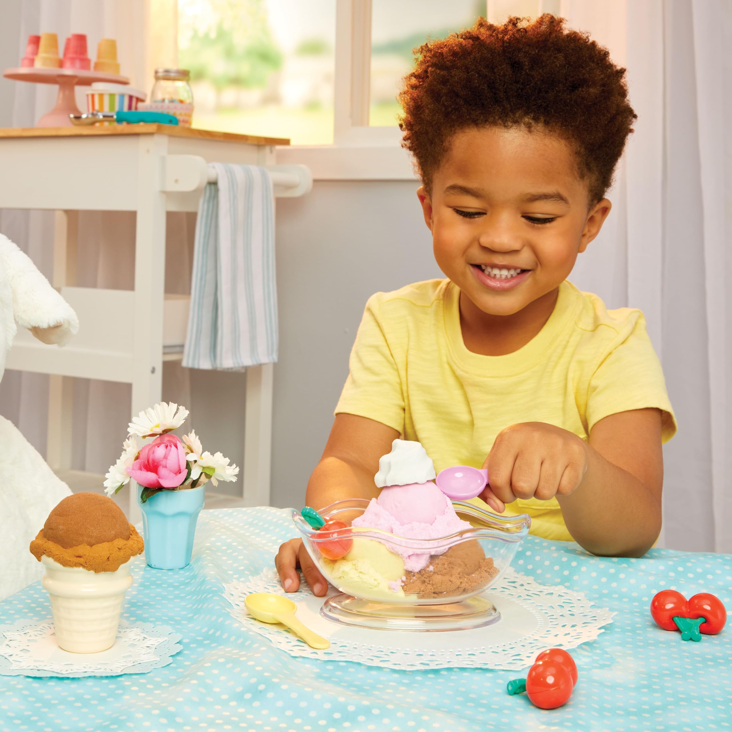 Little Tikes Creative Chefs Ice Cream Kit - 17-Piece Pretend Play Set with Make-It! Mix, Ages 3+ 5