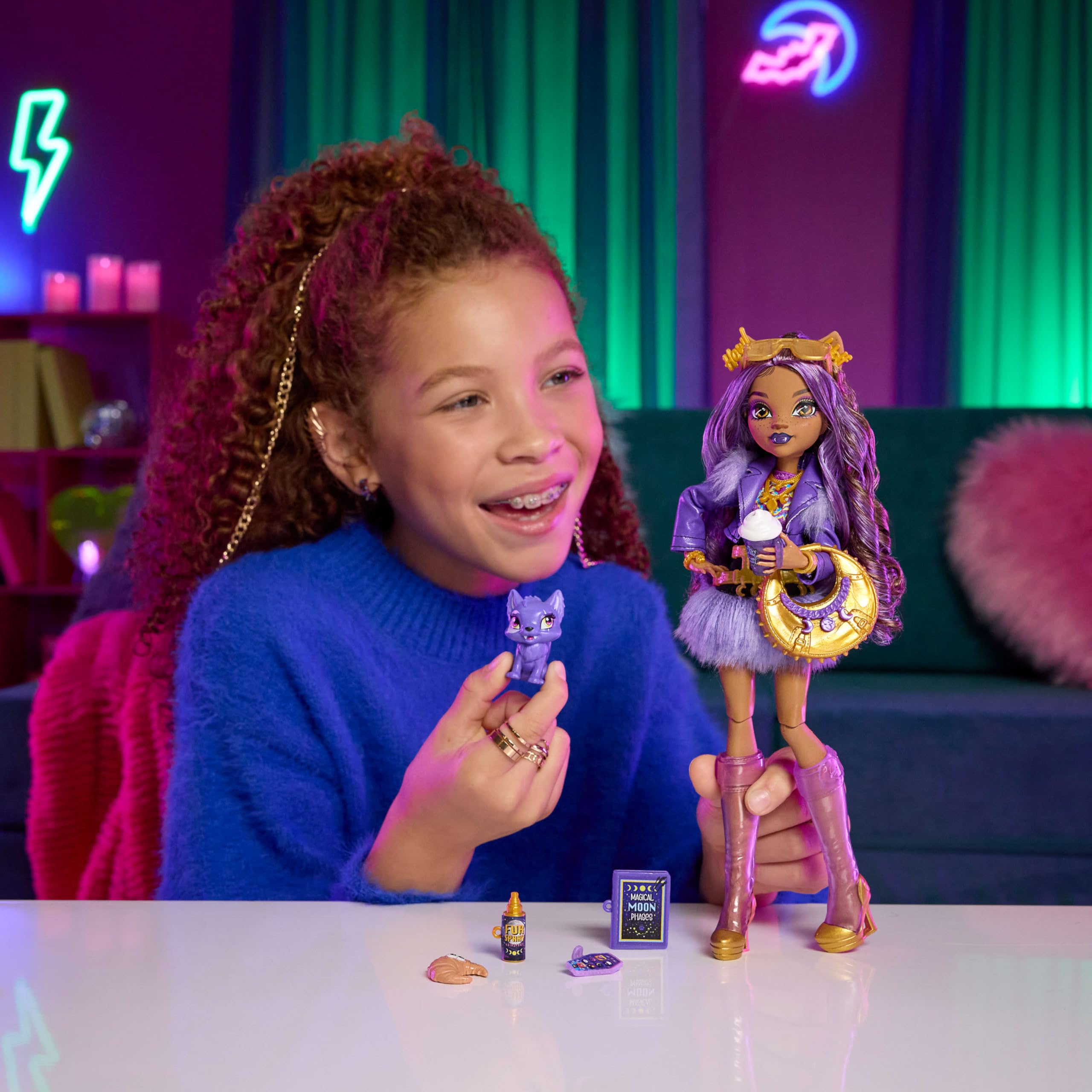 Monster High Clawdeen Wolf Doll with Pet Wolf Pup Crescent and 7 Accessories | 11.248 inches | JHK30