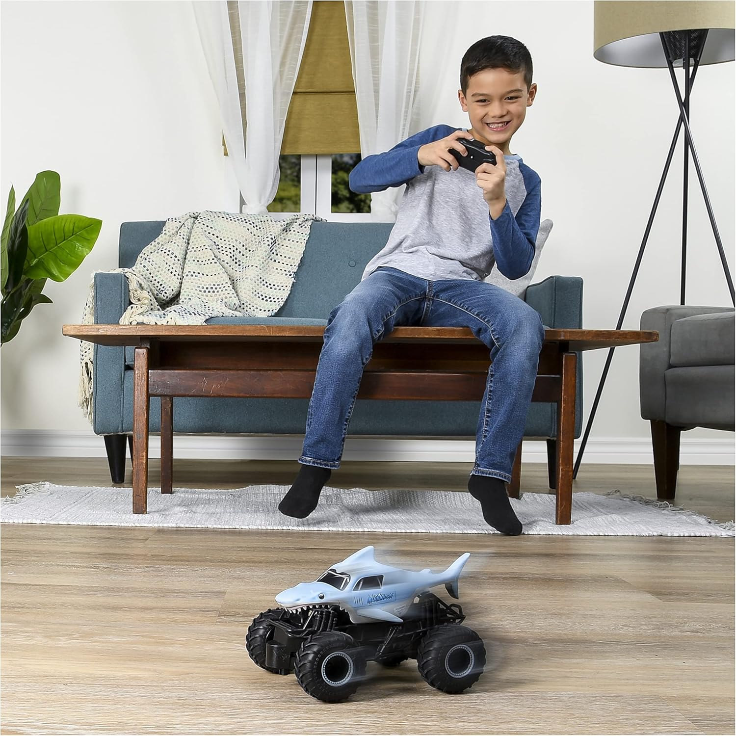 Monster Jam Megalodon Remote Control Truck - 1:24 Scale, 2.4 GHz, Ages 4+ 5