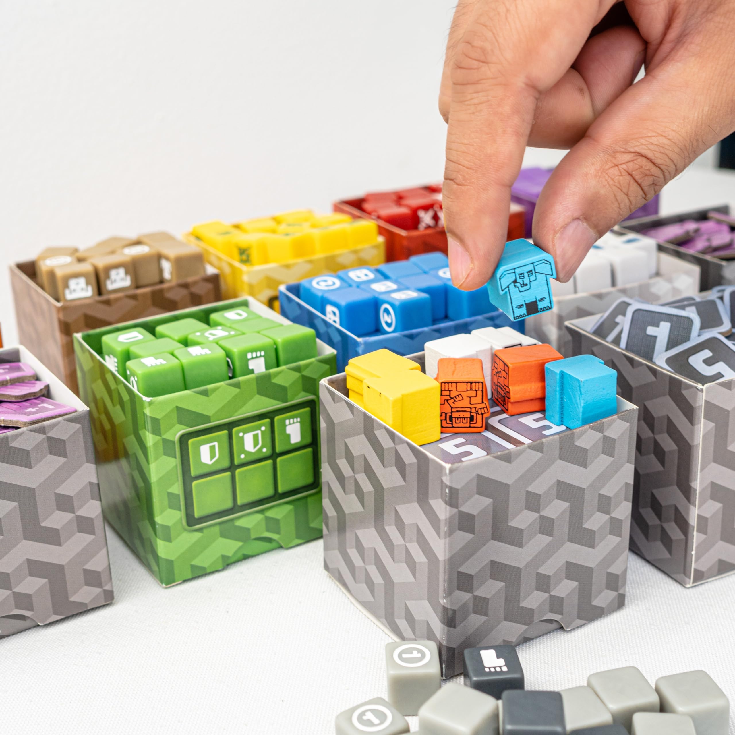 Alderac Entertainment Group Cubitos Board Game 5