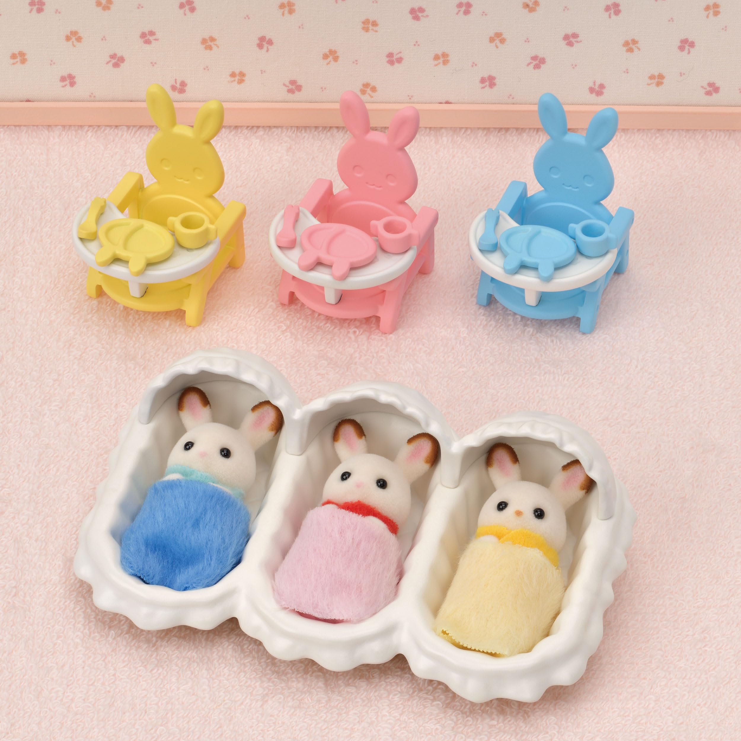 Sylvanian Families Triplets Care Set (L5532) - Includes 3 Chocolate Rabbit Triplets & 19 Accessories