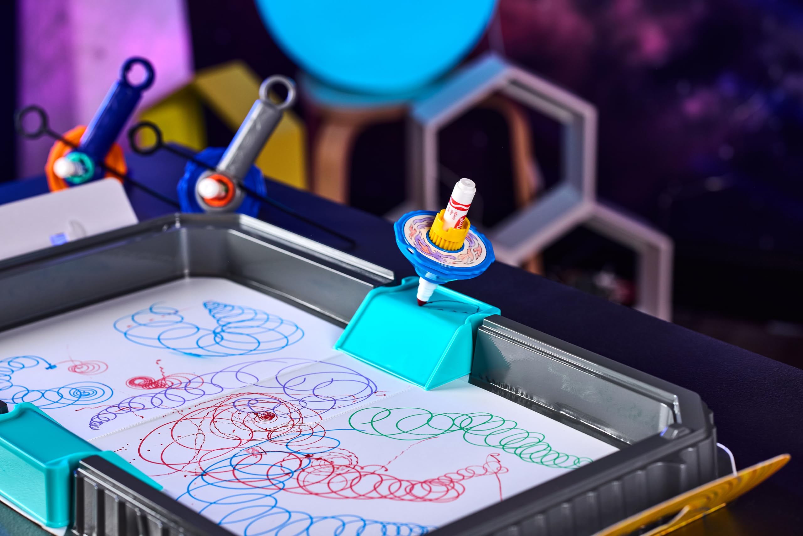 CRAYOLA Colourwhirls Battle Arena - Rip 'Em & Spin 'Em! | Ages 6+