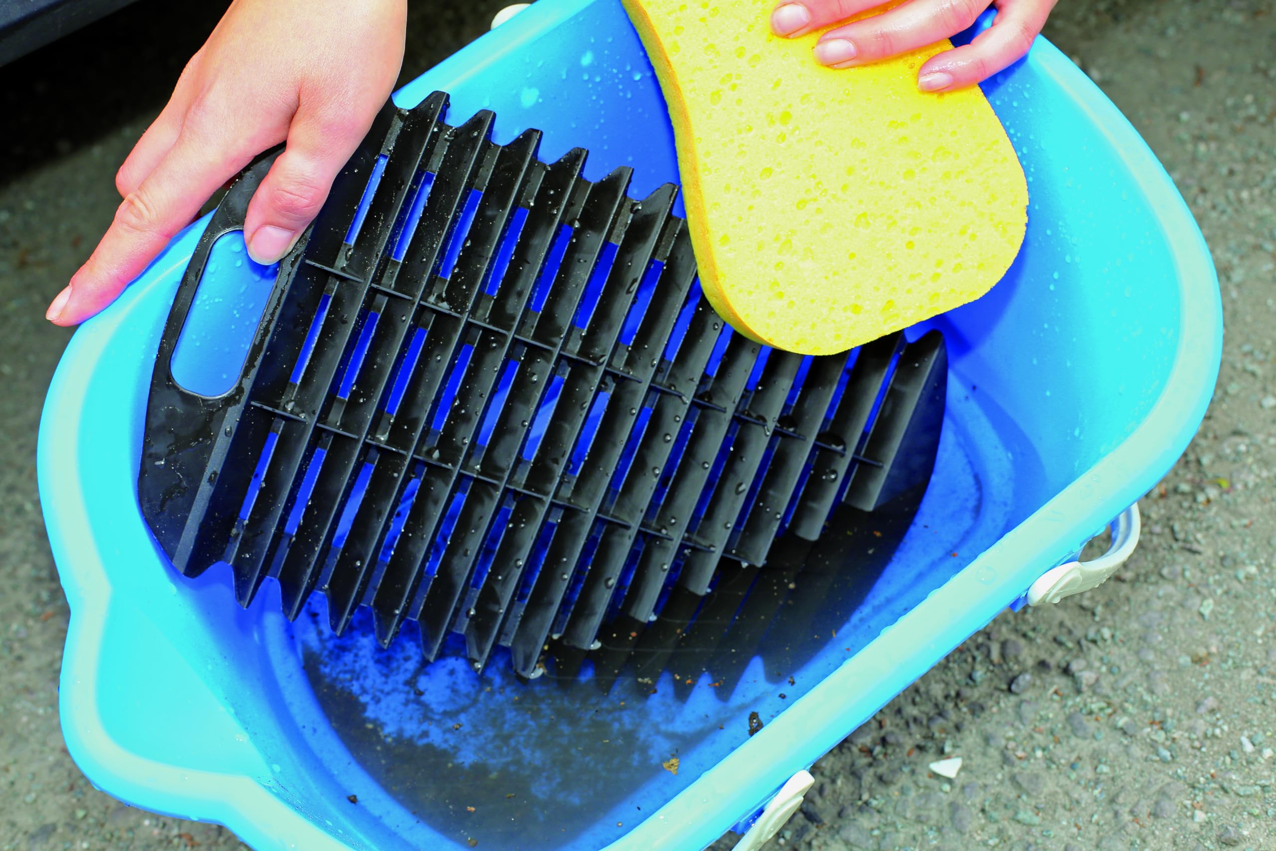 Laser - 8737 15L Bucket with Removable Dirt Trap 4