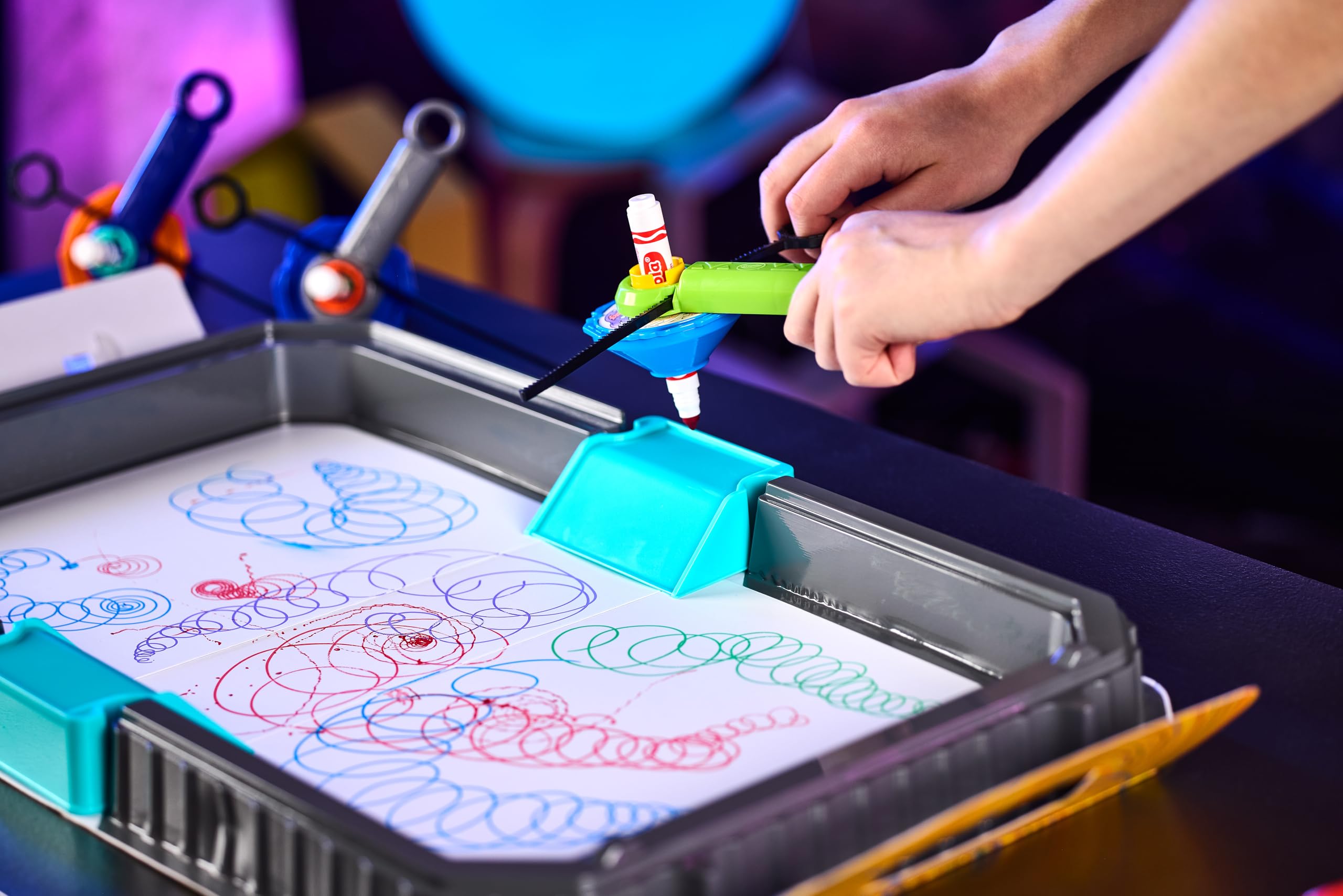 CRAYOLA Colourwhirls Battle Arena - Rip 'Em & Spin 'Em! | Ages 6+ 4
