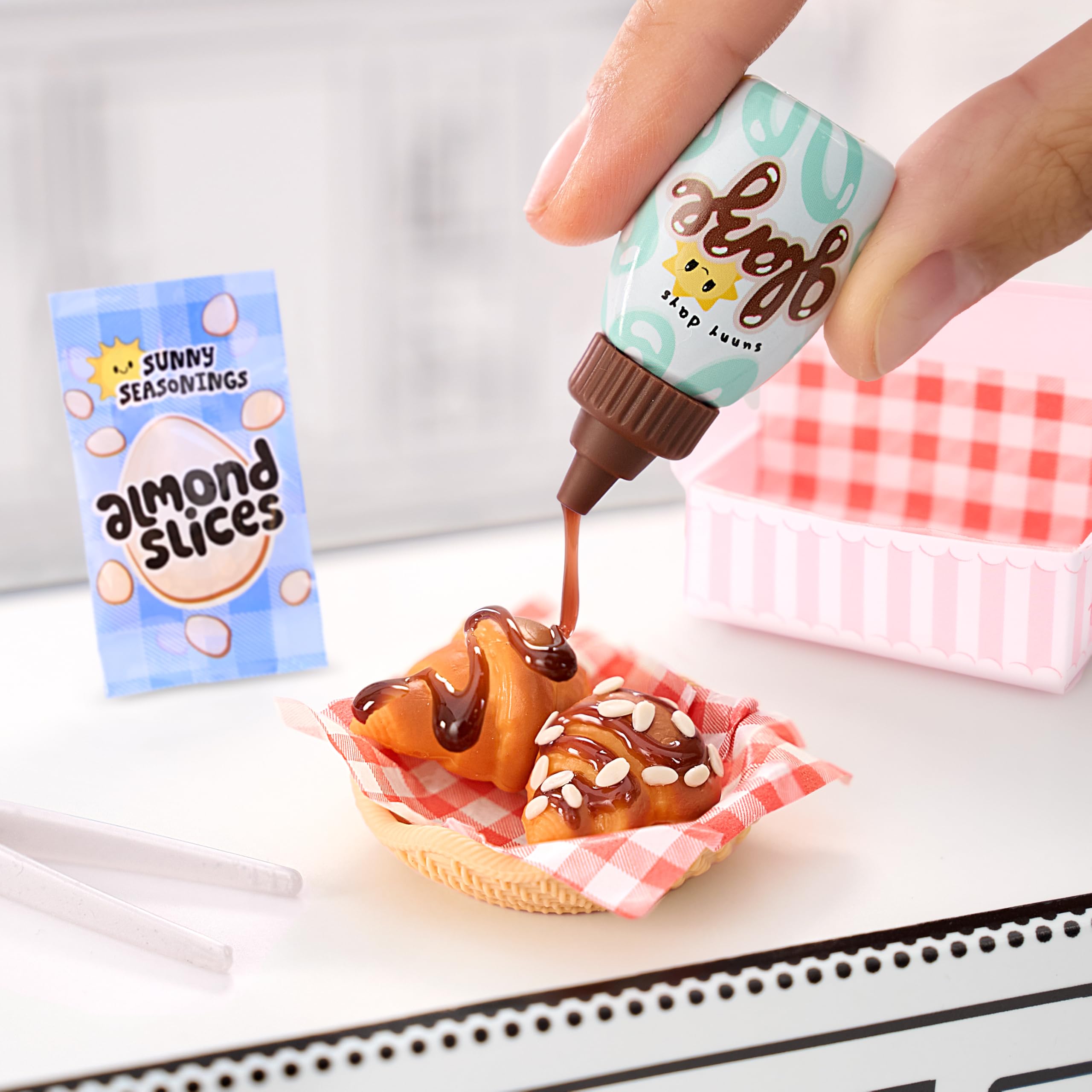 MGA's Miniverse Make It Mini Cafe Series 4 - DIY Resin Mini Collectibles for Kids 5