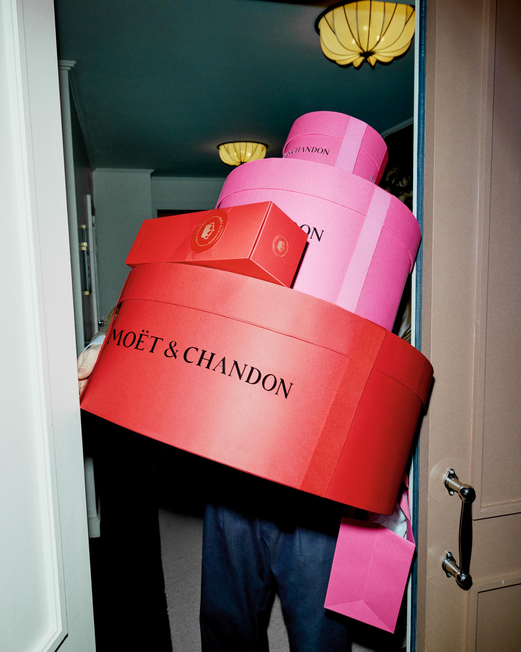 Moët & Chandon Brut Impérial Champagne - Red Limited Edition Gift Box 75cl 16