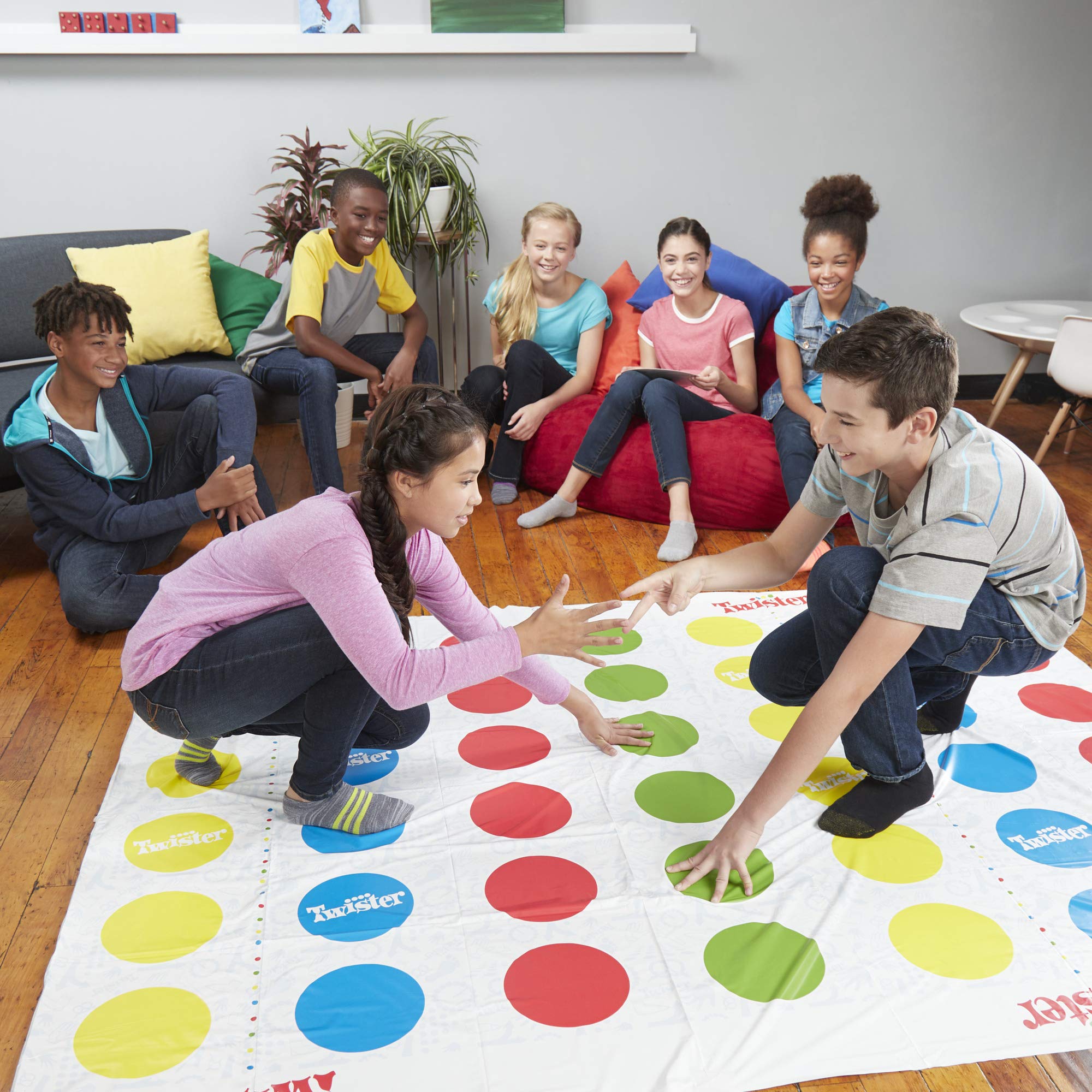 Hasbro Gaming Twister Ultimate - Bigger Mat, More Spots, Family Party Game for Kids Ages 6+ 8