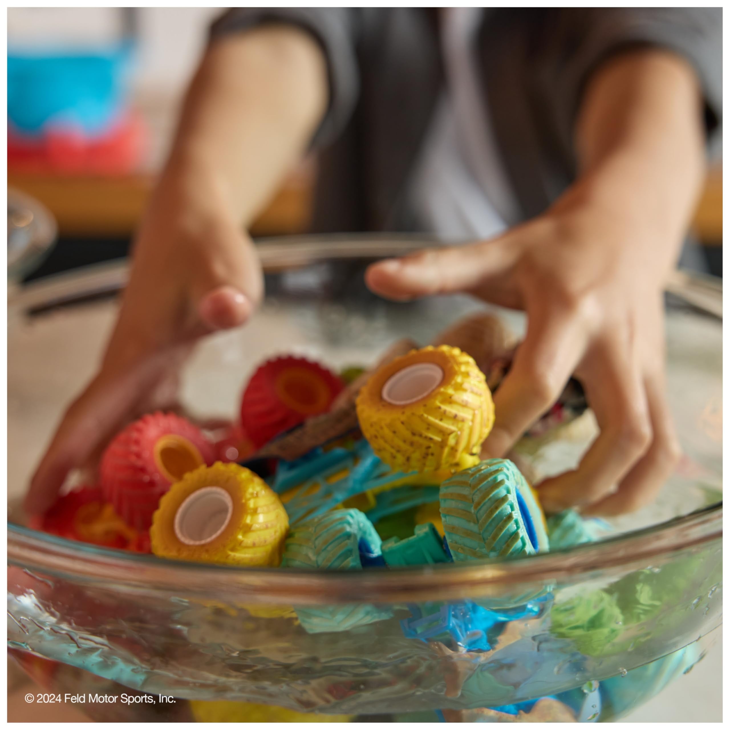 Monster Jam Mud Blasters Monster Mutt Dalmatian Dunk Tank Playset - Color Change Action Playset for Kids 7