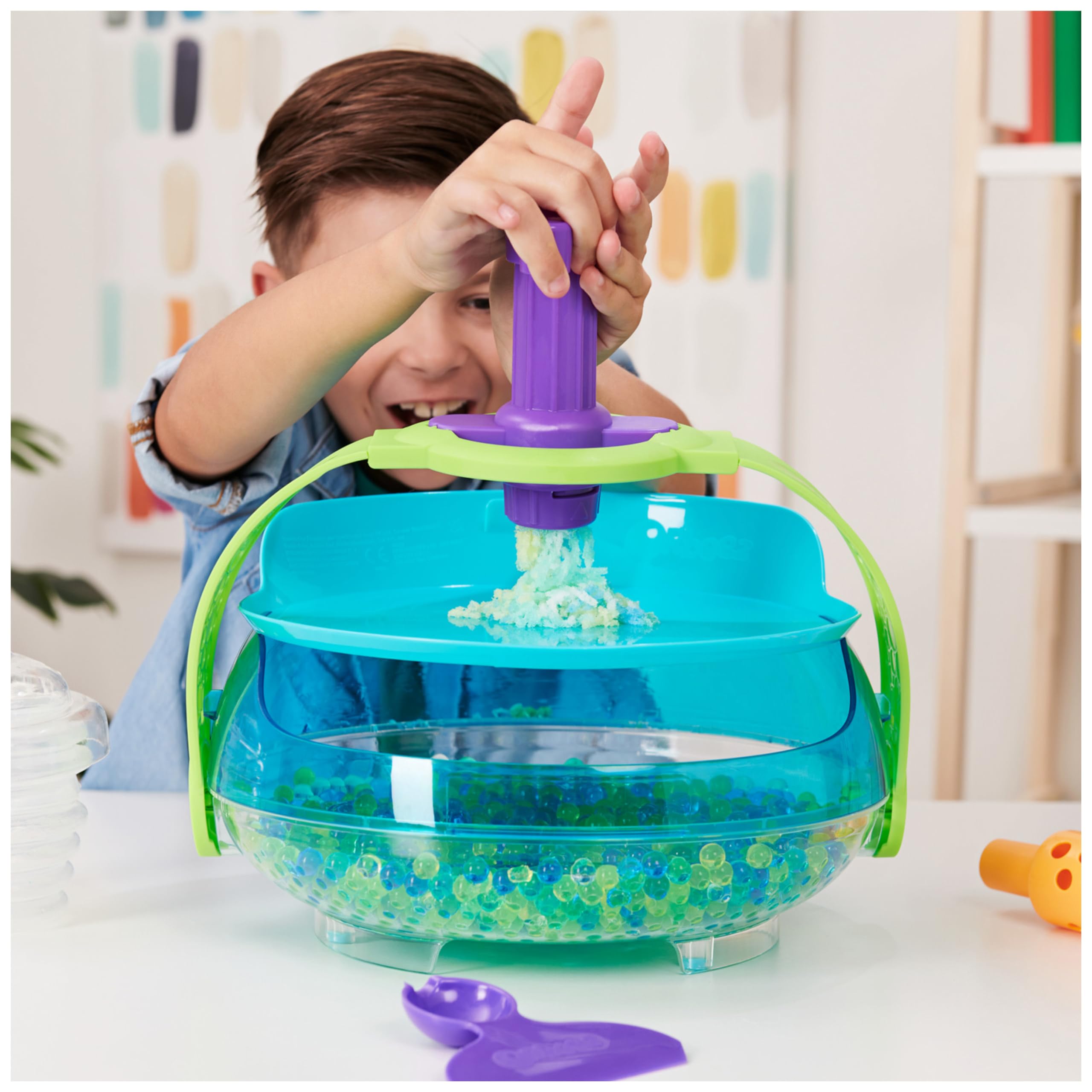 Orbeez Sensation Station - 2000 Glow in the Dark & Colored Water Beads Playset 16