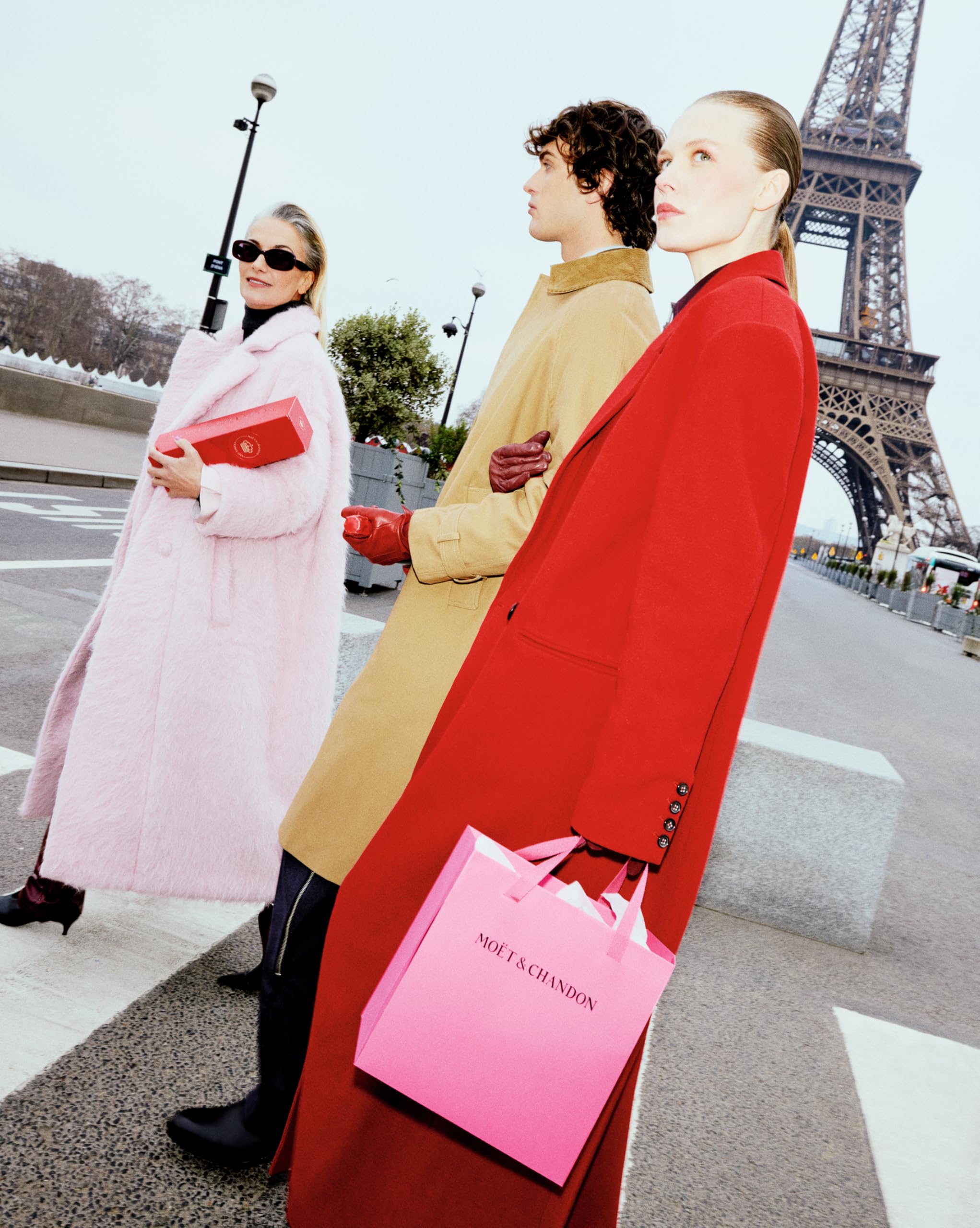 Moët & Chandon Brut Impérial Champagne - Red Limited Edition Gift Box 75cl 3