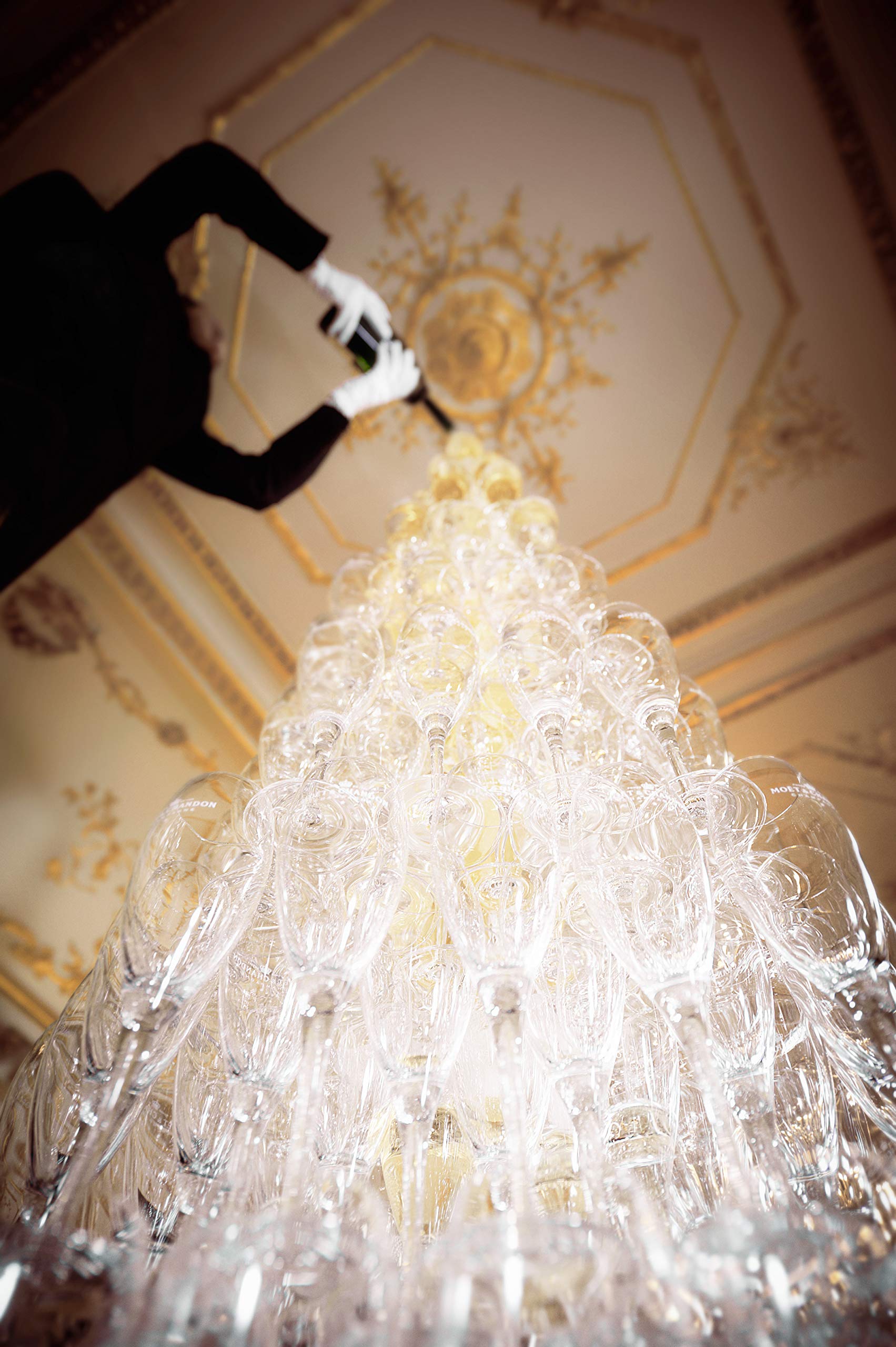 Moët & Chandon Impérial Brut Champagne 37.5cl Half Bottle 6