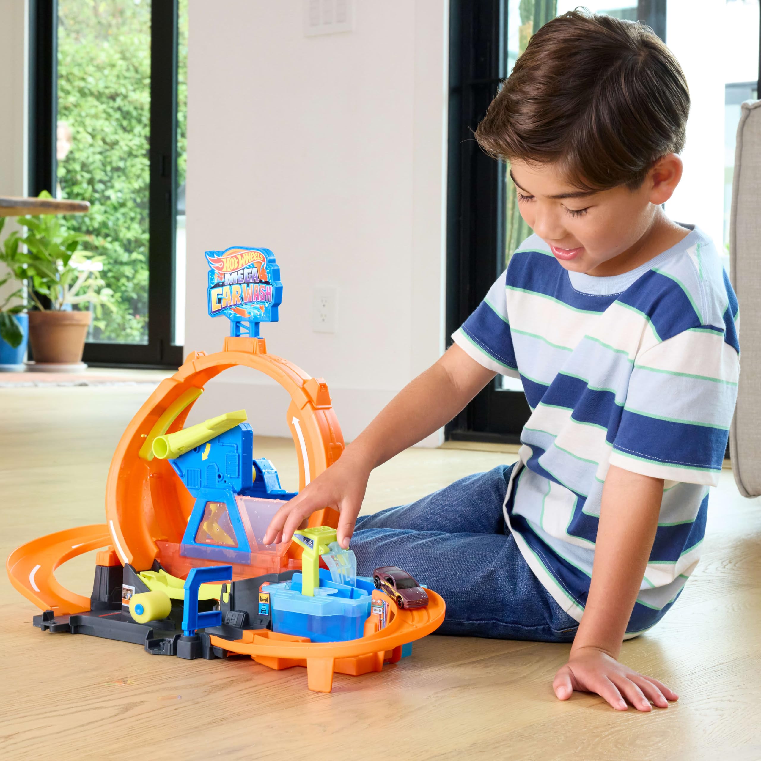 Hot Wheels City Mega Loop Car Wash Playset with Color Shifters Vehicle | Ages 4+