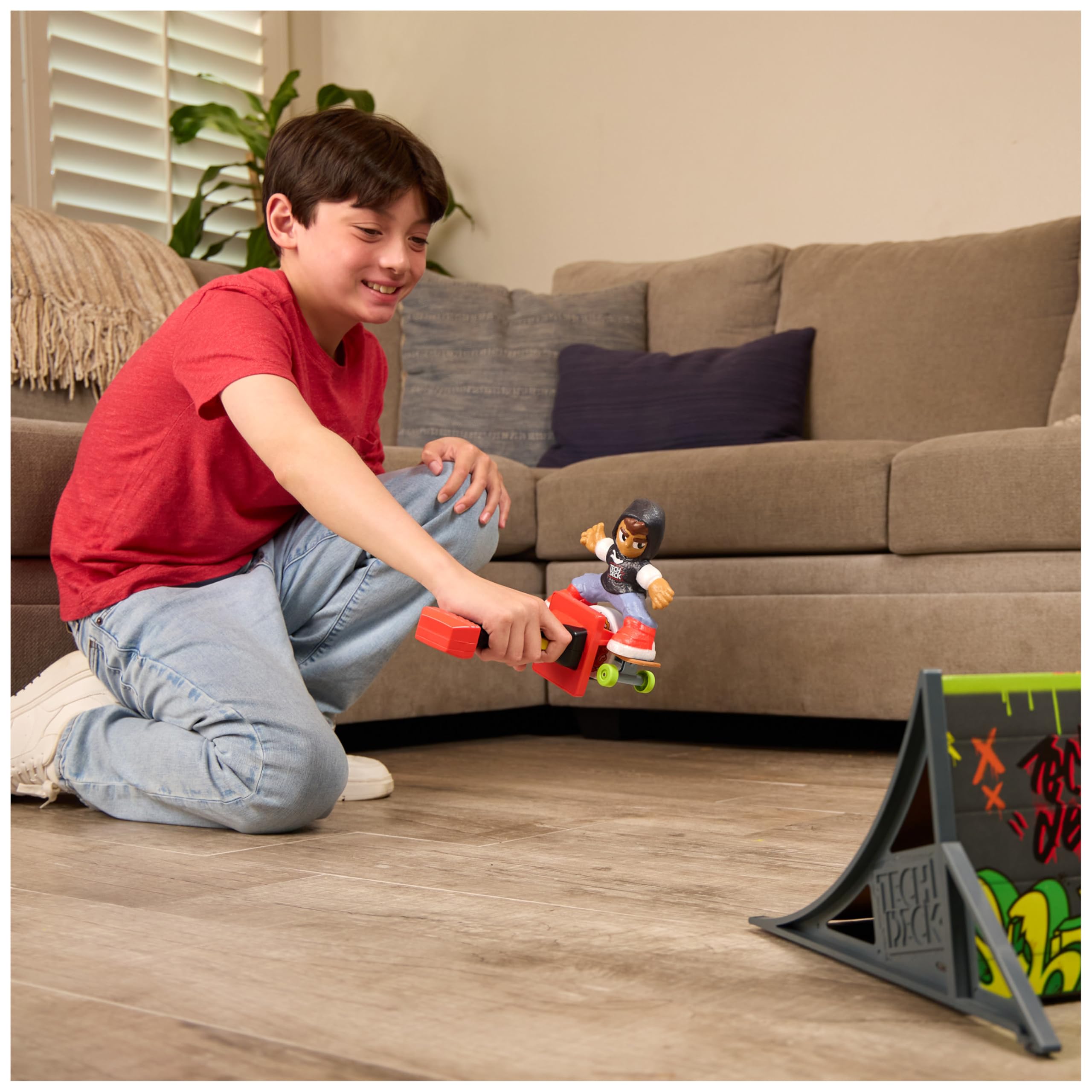 Tech Deck Shred N' Blast Skateboard - Motorized Finger Skateboard with Ramp for Kids 5+ 8