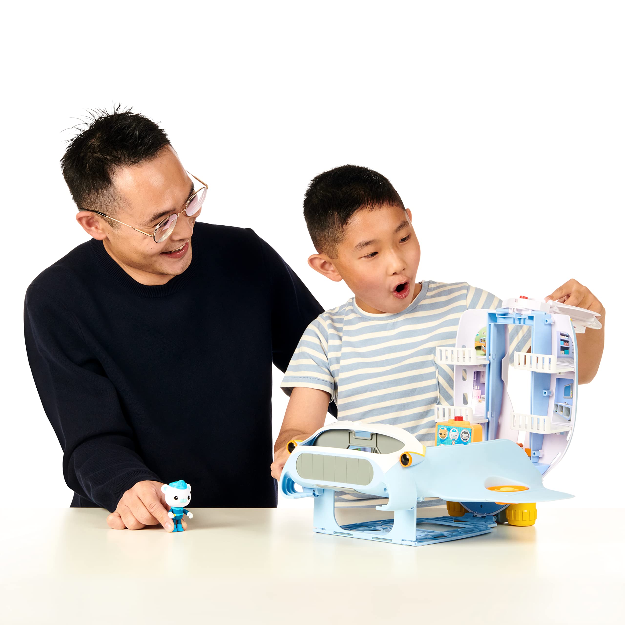 Octonauts Octoray Transforming Playset with Lights & Sounds - 7-Piece Set with Captain Barnacles Figure 9