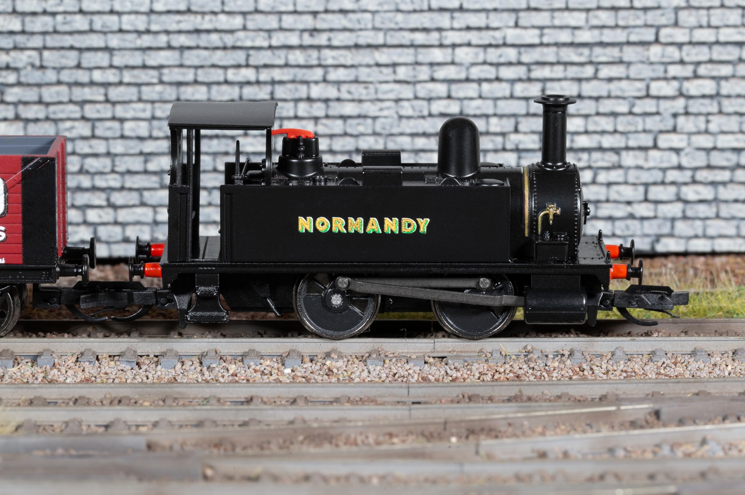 Hornby TT1005M Branchline Freight Train Set | TT:120 Scale | DCC Ready | Complete Starter Pack 10